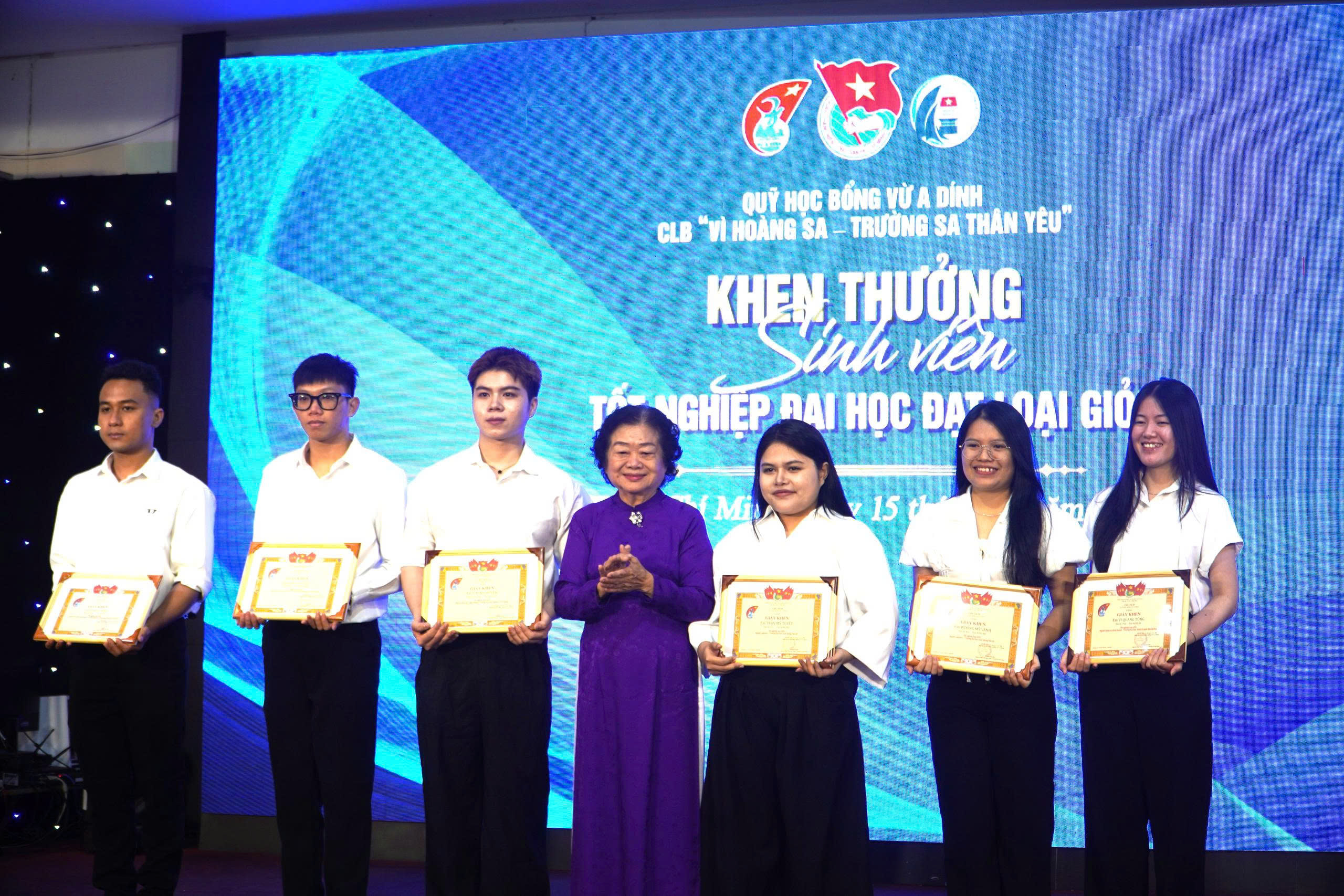 Học bổng đồng hành, hỗ trợ sinh viên suốt chặng đường học đại học - Ảnh 1.