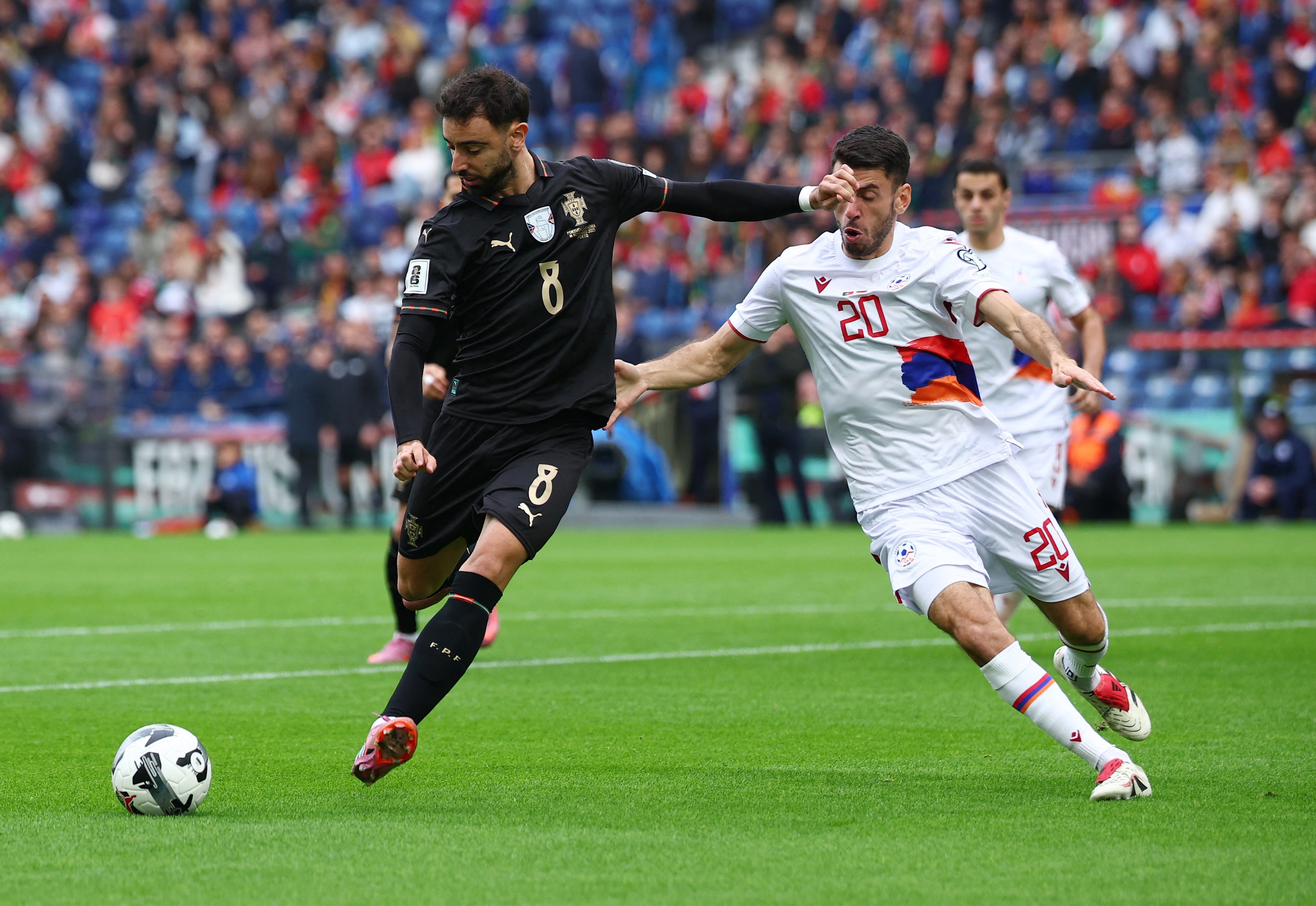 Vắng Ronaldo vì án phạt, Bồ Đào Nha vẫn thắng Armenia với tỷ số kinh ngạc: Có vé đi World Cup- Ảnh 3. Vắng Ronaldo vì án phạt, Bồ Đào Nha vẫn thắng Armenia với tỷ số kinh ngạc: Có vé đi World Cup- Ảnh 3.