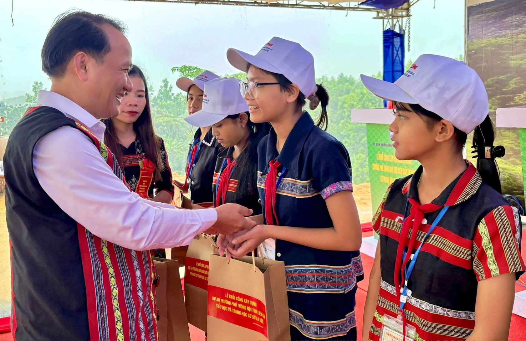 Khởi công hàng loạt trường học vùng cao tại Đà Nẵng - Ảnh 2. Khởi công hàng loạt trường học vùng cao tại Đà Nẵng - Ảnh 2.