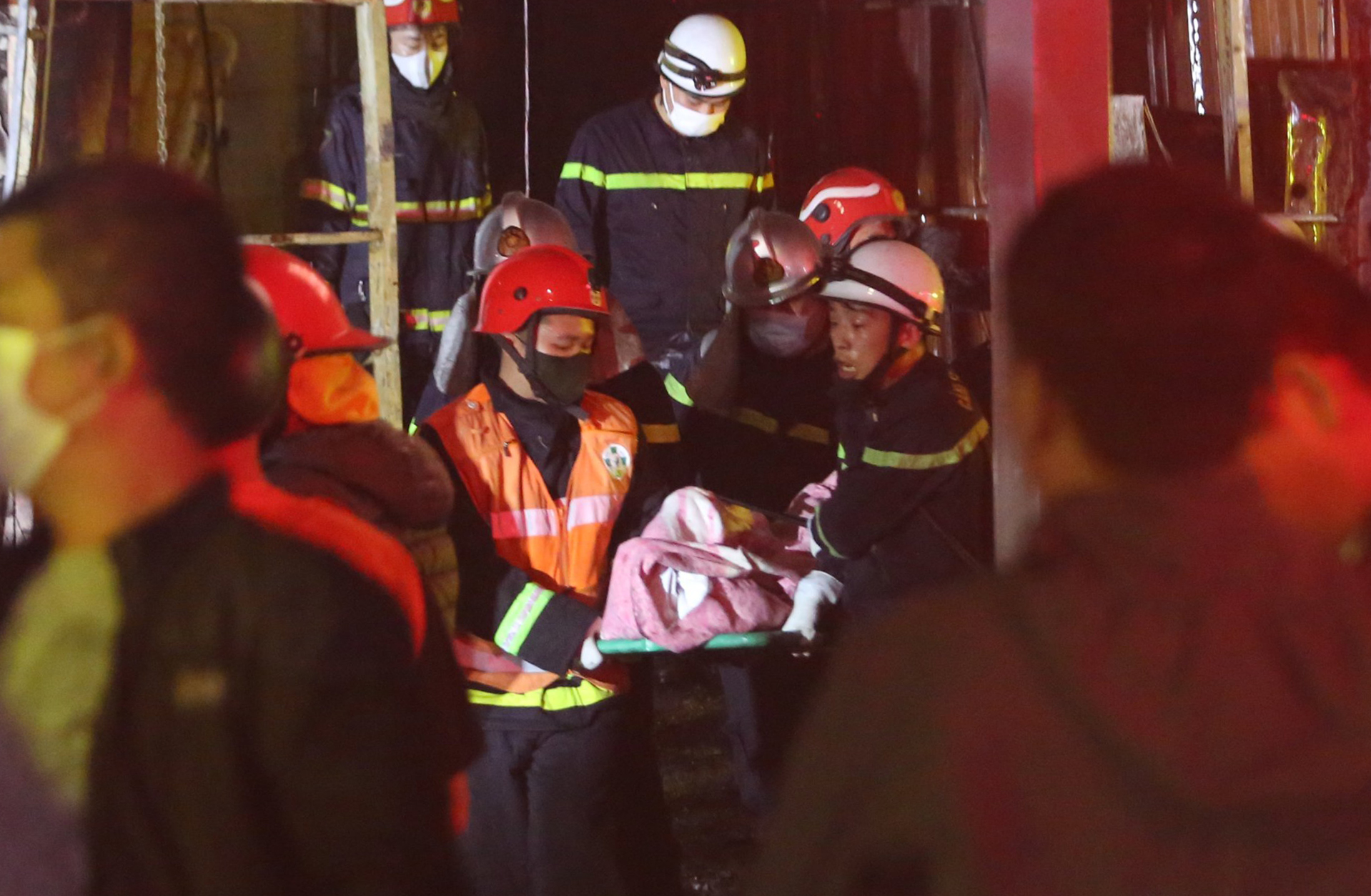 Uống bia không trả tiền còn phóng hỏa đốt quán khiến 11 người tử vong- Ảnh 2. Uống bia không trả tiền còn phóng hỏa đốt quán khiến 11 người tử vong- Ảnh 2.