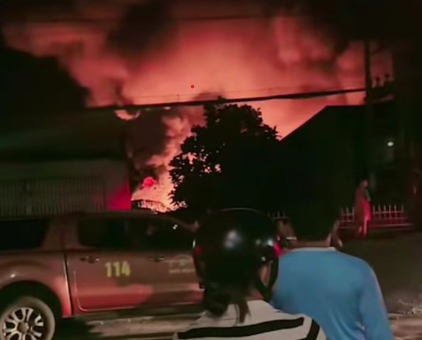 Cháy kho phế liệu ở An Giang - Ảnh 3. Cháy kho phế liệu ở An Giang - Ảnh 3.