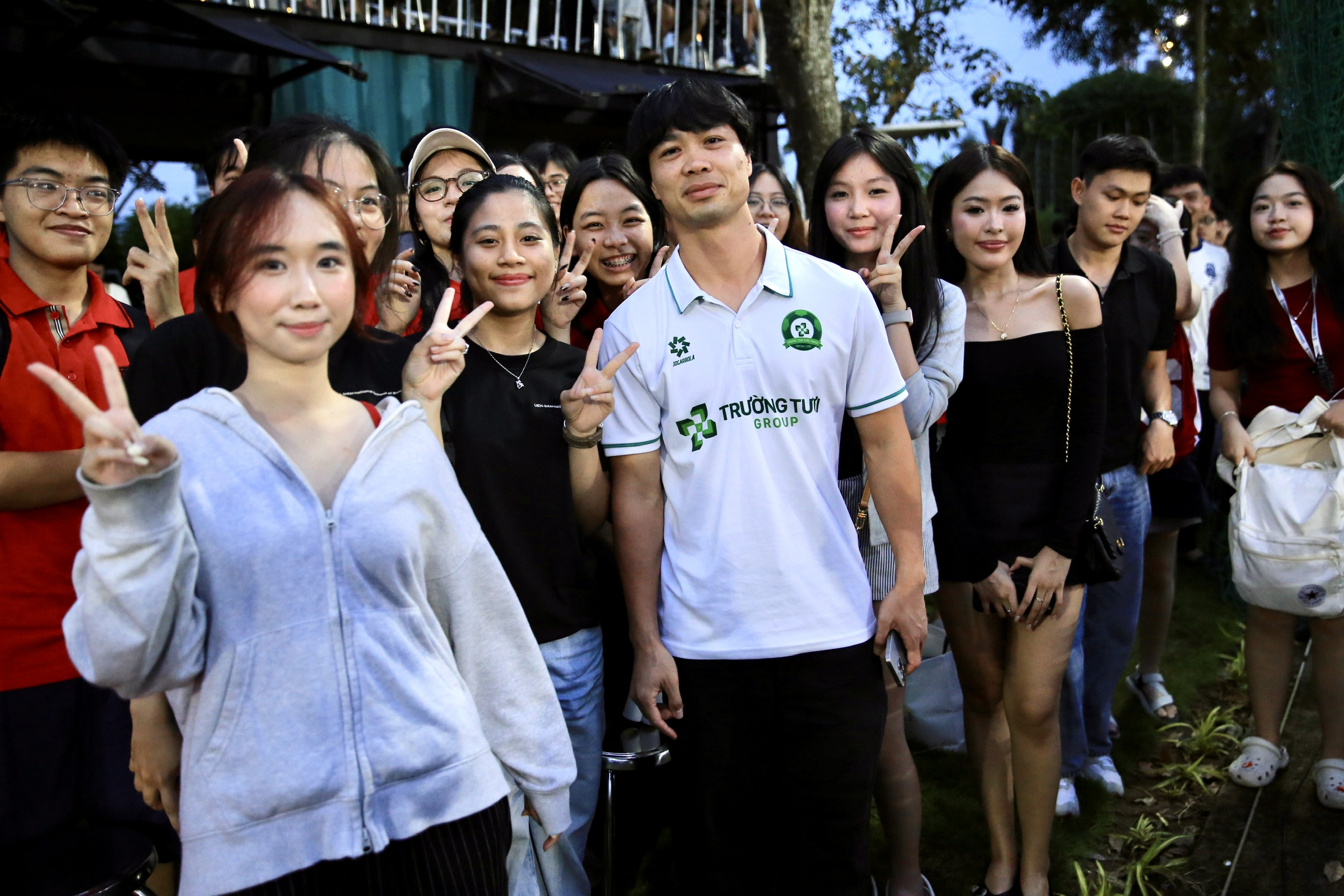 Công Phượng, Xuân Trường và Minh Vương lan tỏa cảm xúc mạnh mẽ ở giải sinh viên UEH- Ảnh 1. Công Phượng, Xuân Trường và Minh Vương lan tỏa cảm xúc mạnh mẽ ở giải sinh viên UEH- Ảnh 1.