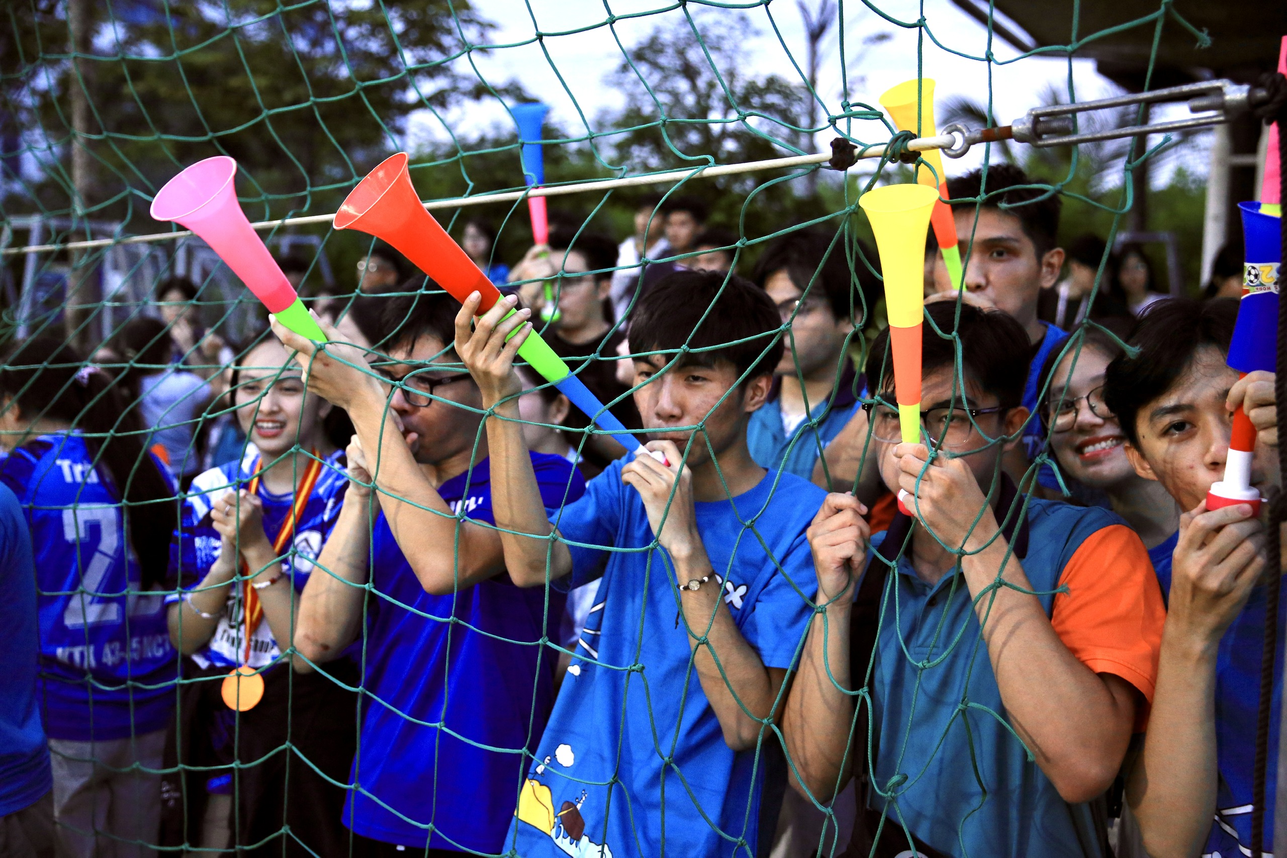 Công Phượng, Xuân Trường và Minh Vương lan tỏa cảm xúc mạnh mẽ ở giải sinh viên UEH- Ảnh 8. Công Phượng, Xuân Trường và Minh Vương lan tỏa cảm xúc mạnh mẽ ở giải sinh viên UEH- Ảnh 8.