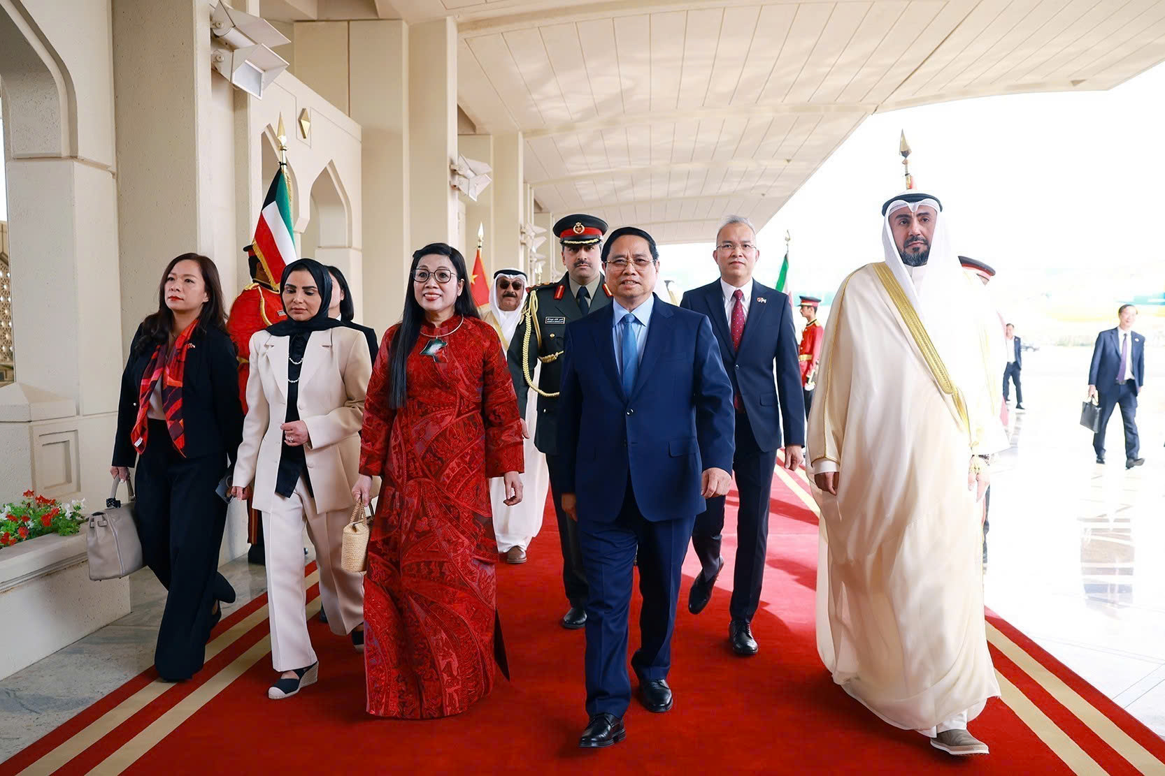 - Ảnh 1. - Ảnh 1.