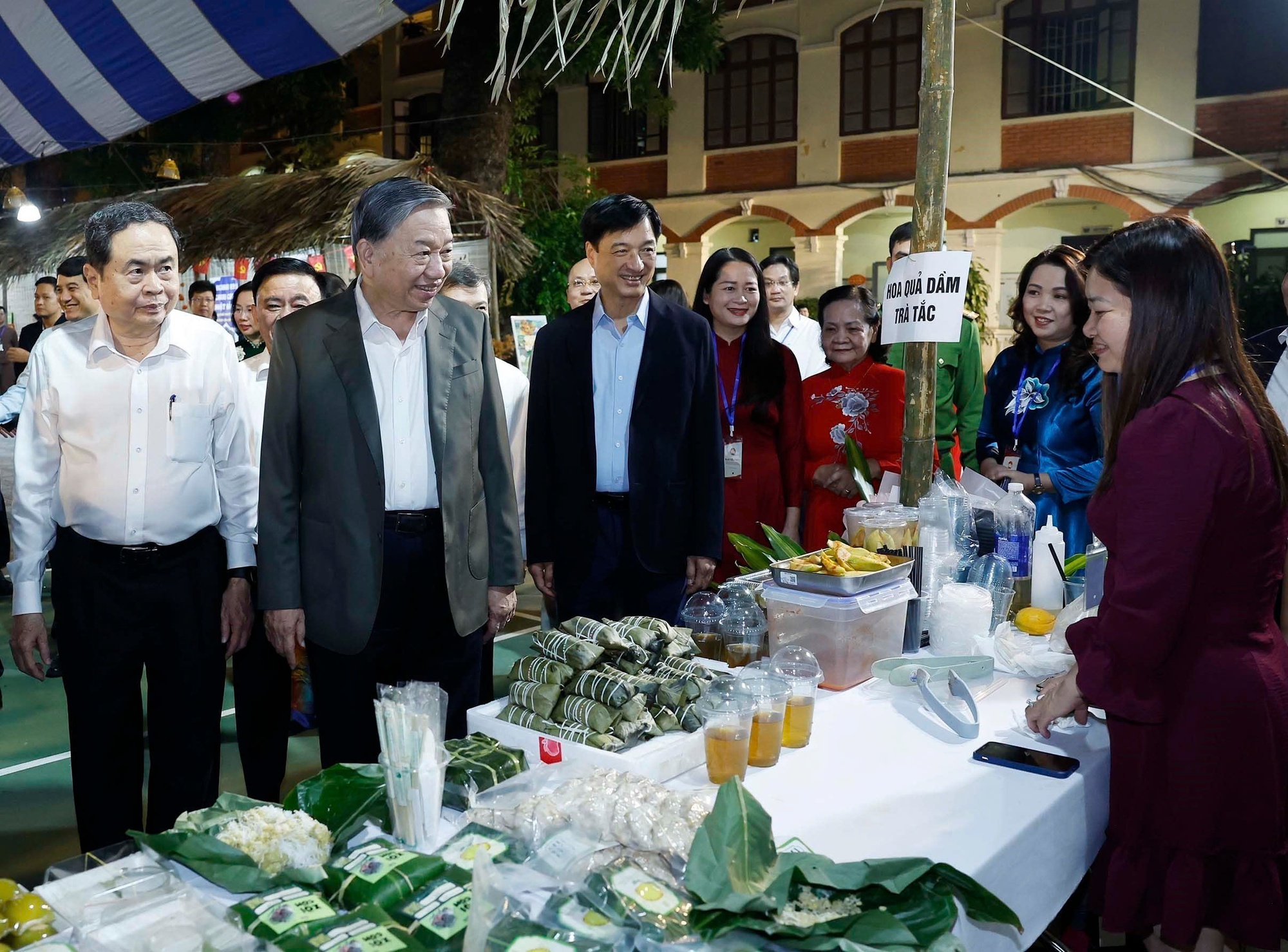 - Foto 1. - Ảnh 1.