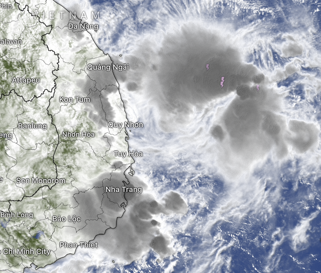 Không khí lạnh tăng cường, miền Trung vào cao điểm mưa lớn - Ảnh 1.