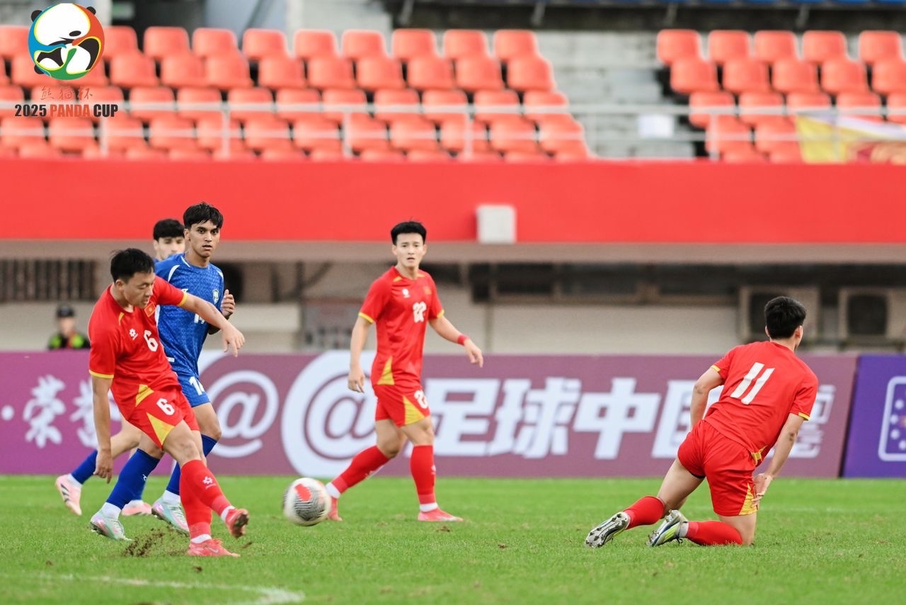 Trung vệ HAGL cao 1,95 m sẵn sàng cùng U.23 Việt Nam đánh bại U.23 Hàn Quốc- Ảnh 2. Trung vệ HAGL cao 1,95 m sẵn sàng cùng U.23 Việt Nam đánh bại U.23 Hàn Quốc- Ảnh 2.