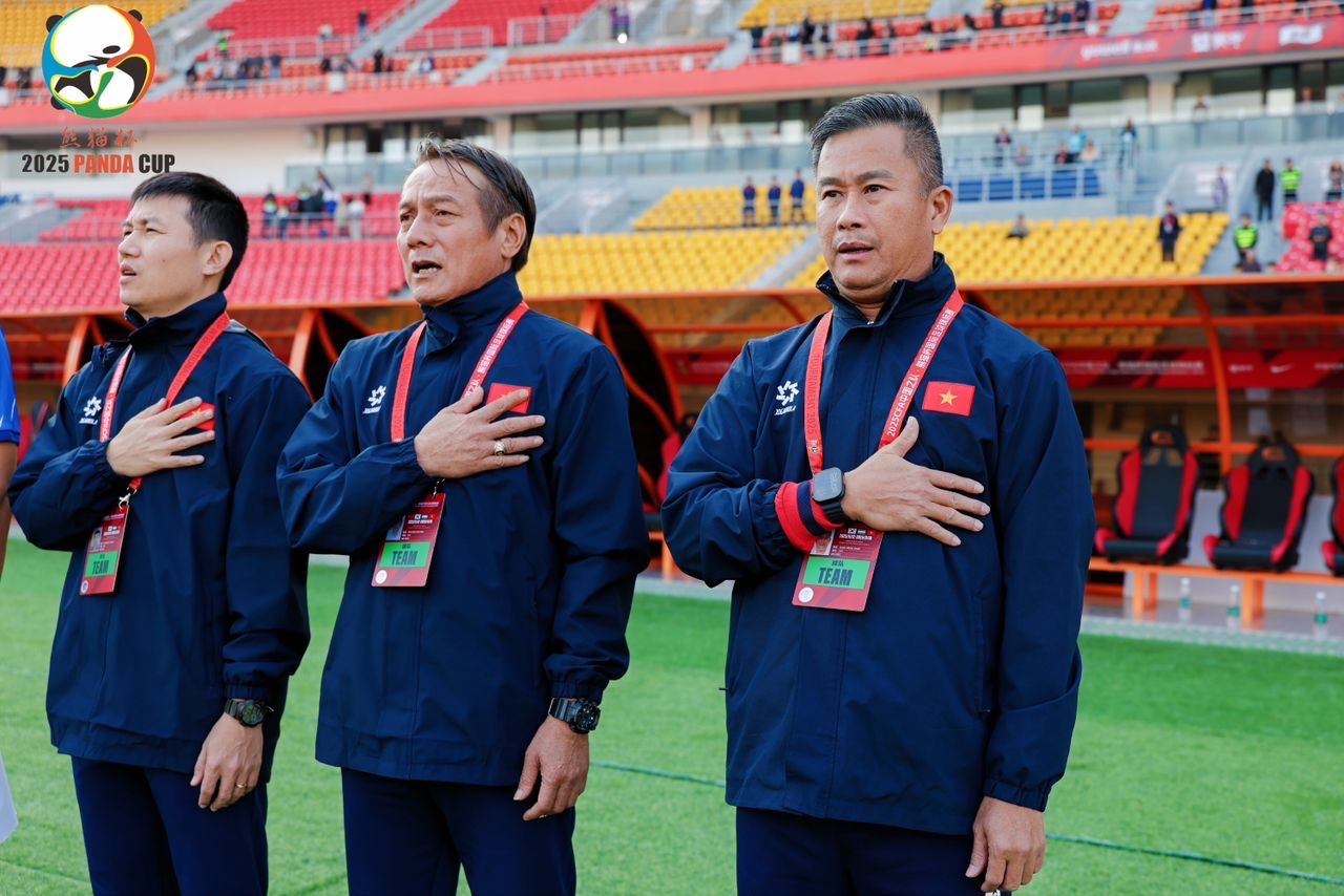 Trung vệ HAGL cao 1,95 m sẵn sàng cùng U.23 Việt Nam đánh bại U.23 Hàn Quốc- Ảnh 3. Trung vệ HAGL cao 1,95 m sẵn sàng cùng U.23 Việt Nam đánh bại U.23 Hàn Quốc- Ảnh 3.