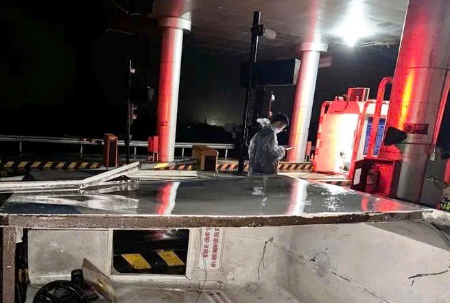 Lốc xoáy làm sập cabin trạm thu phí trên cao tốc Đà Nẵng - Quảng Ngãi- Ảnh 1. Lốc xoáy làm sập cabin trạm thu phí trên cao tốc Đà Nẵng - Quảng Ngãi- Ảnh 1.