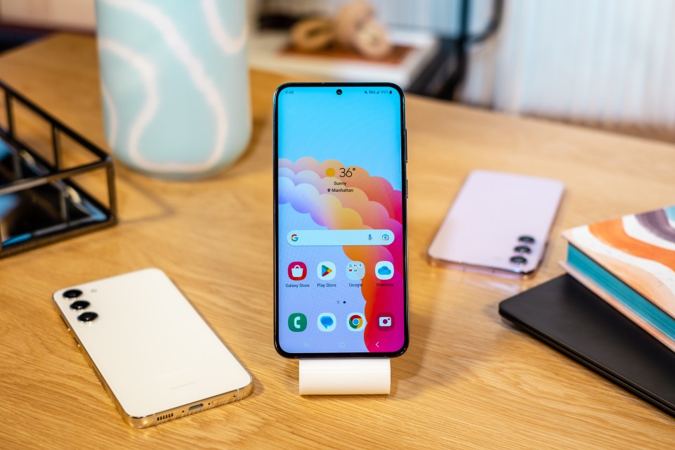 Lo ngại ứng dụng AppCloud không thể gỡ bỏ trên điện thoại Galaxy giá rẻ - Ảnh 2.