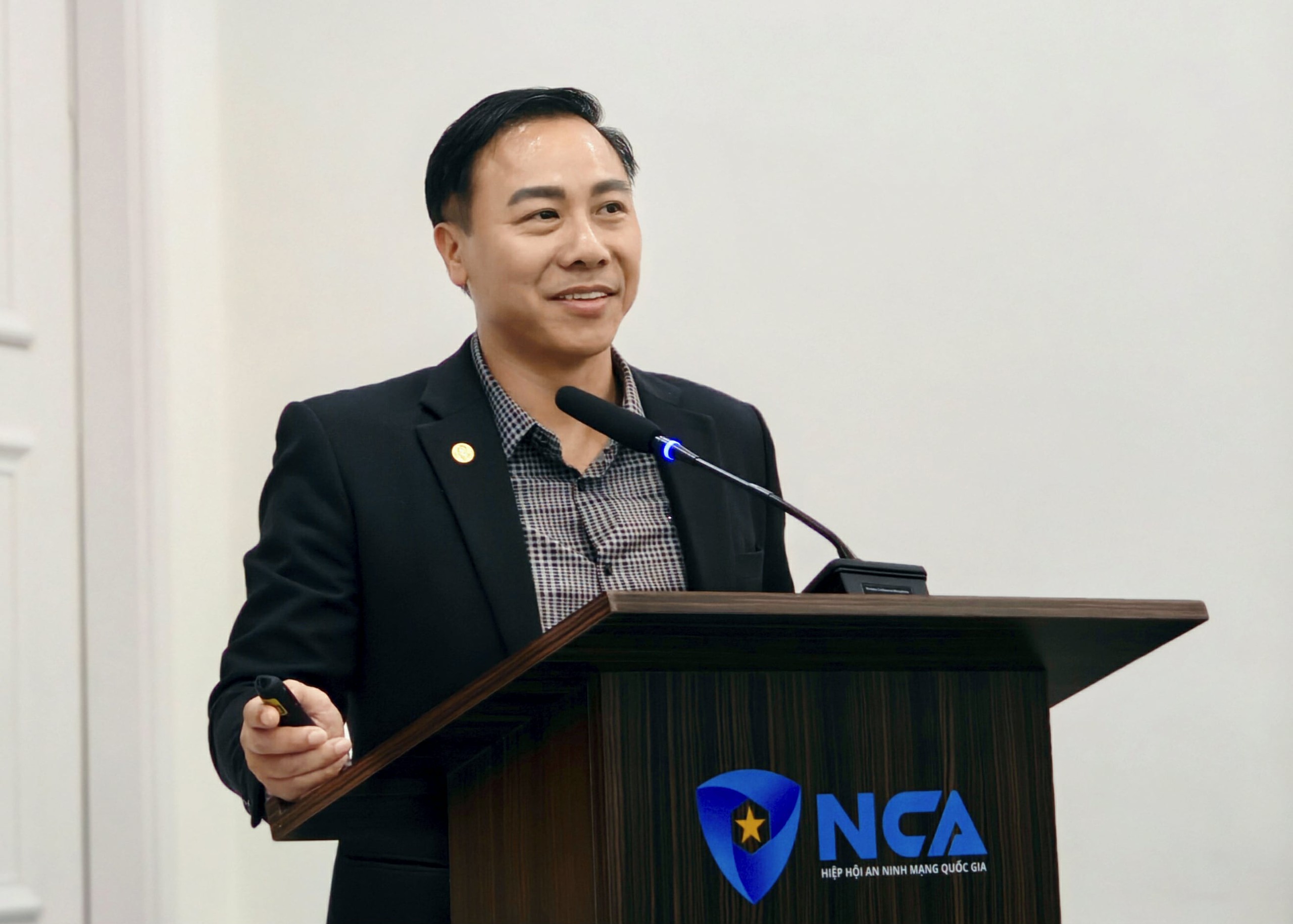 Giải bài toán lệ thuộc công nghệ nước ngòai trong An ninh mạng Việt Nam - Ảnh 1.