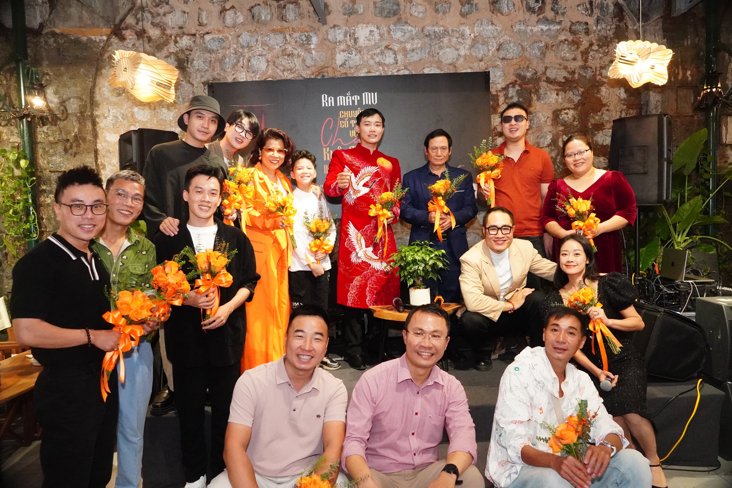 MV vận dụng hề chèo diễn tả nỗi đau mất cha - Ảnh 6.