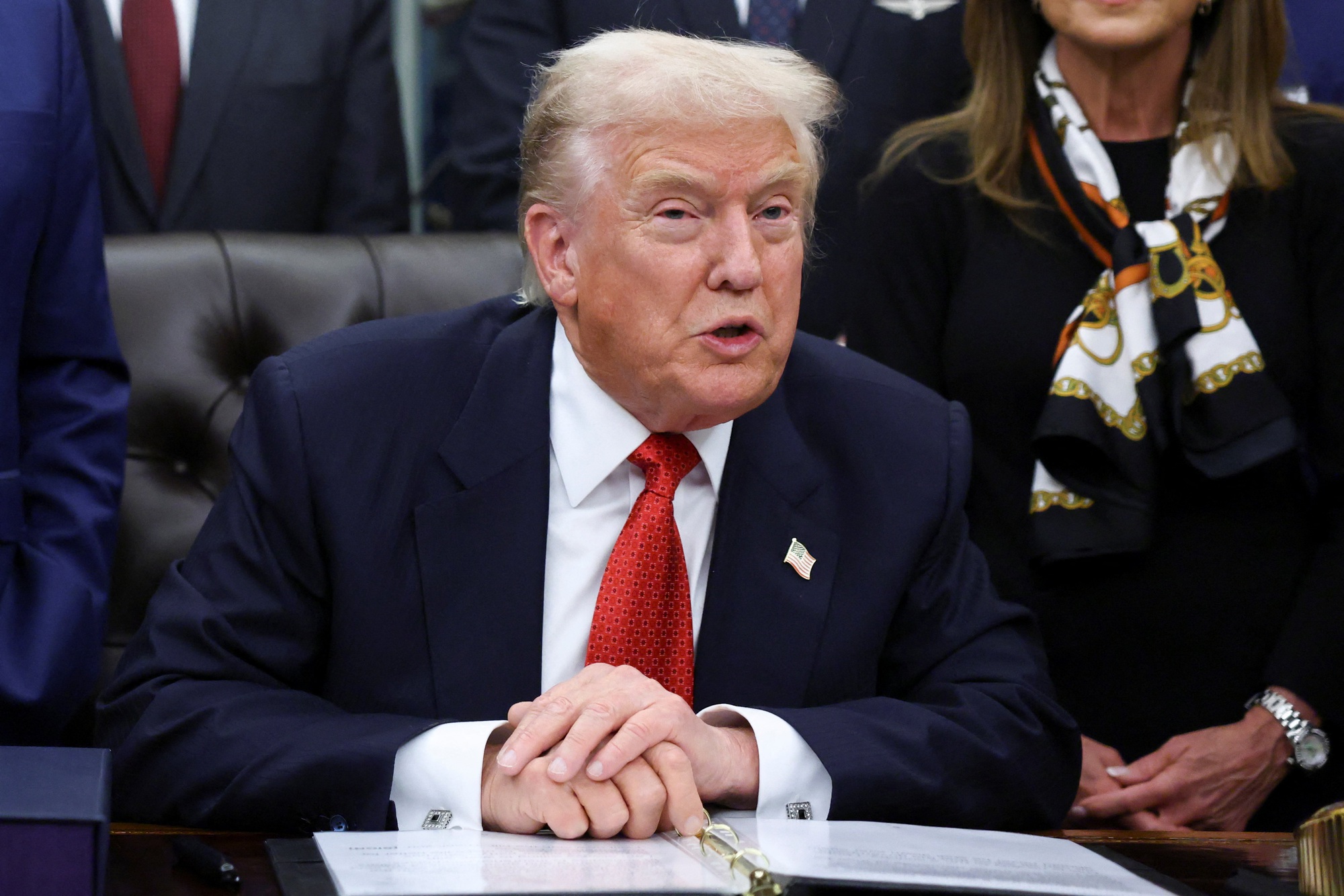 Tổng thống Trump 'quay xe', ủng hộ công bố hồ sơ Epstein