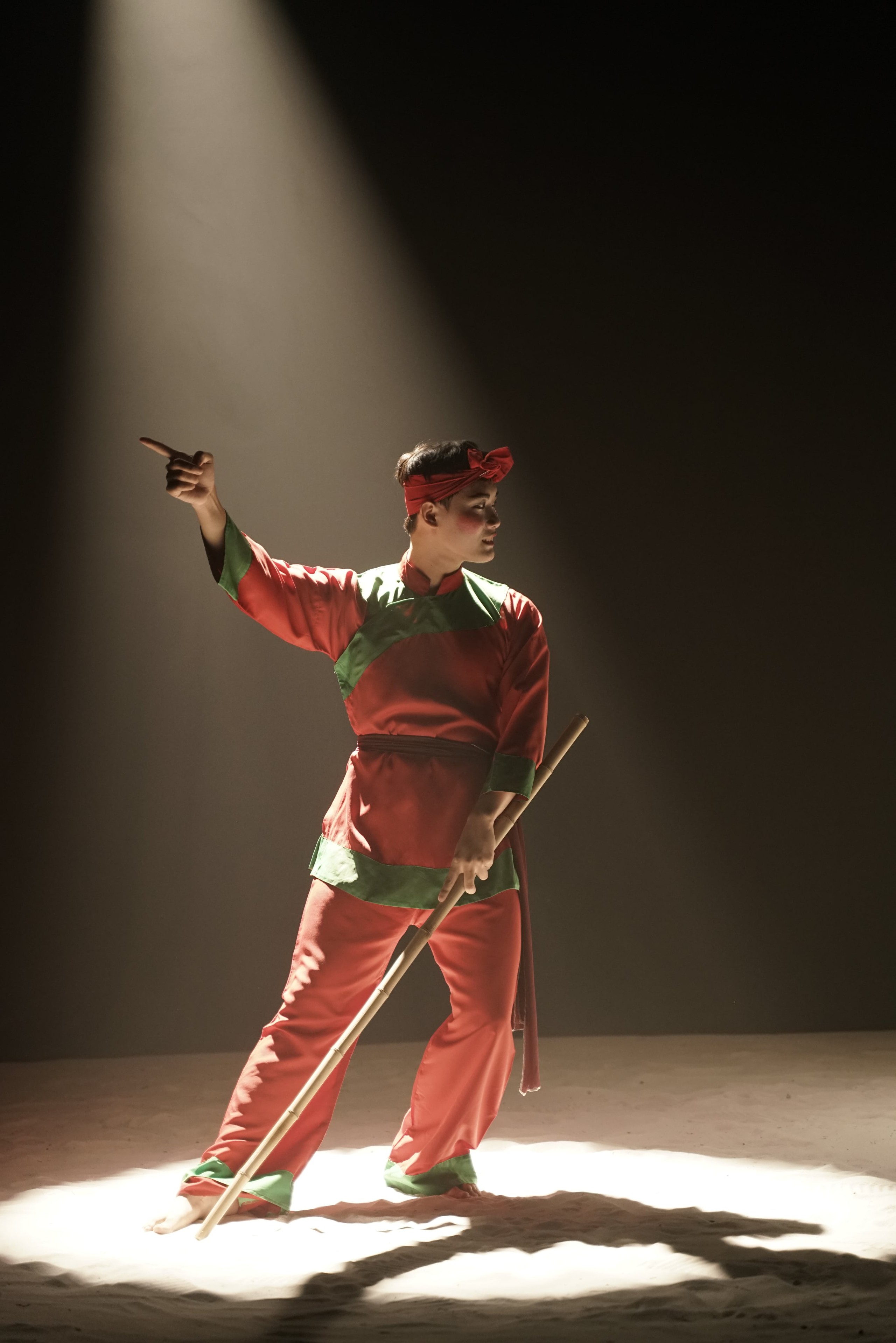 MV vận dụng hề chèo diễn tả nỗi đau mất cha - Ảnh 3.