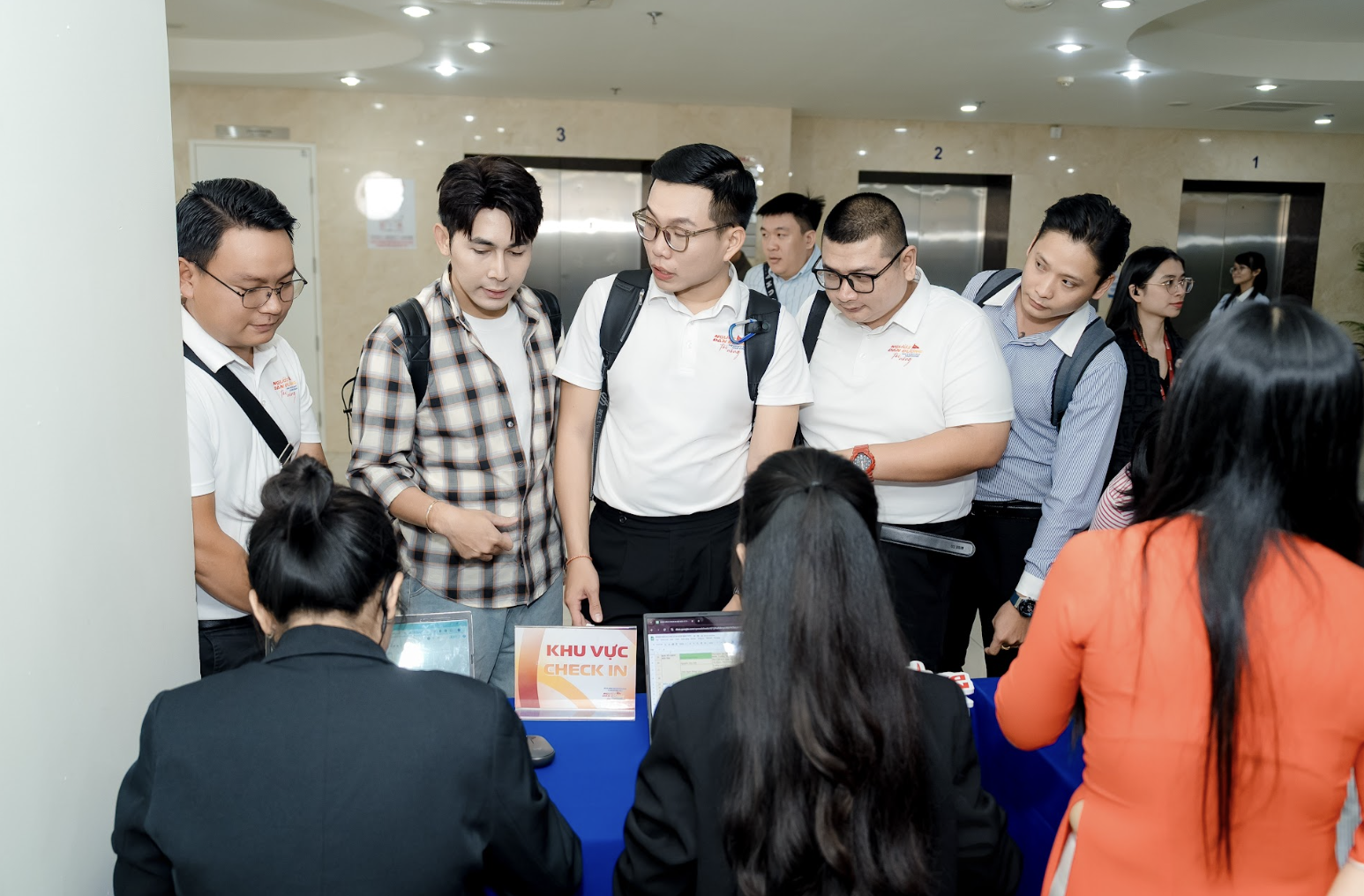 Hướng dẫn viên du lịch yêu nghề lần đầu tranh tài trên truyền hình- Ảnh 1. Hướng dẫn viên du lịch yêu nghề lần đầu tranh tài trên truyền hình- Ảnh 1.