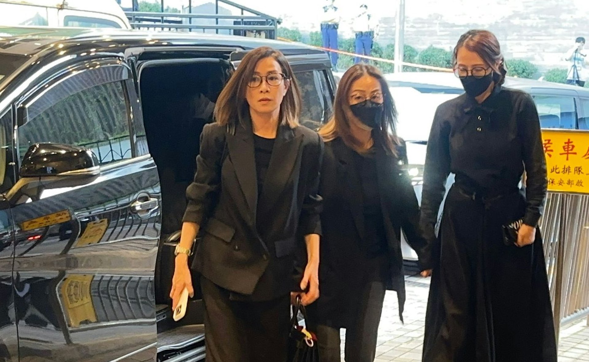 Miêu Kiều Vỹ, Xa Thi Mạn, Huỳnh Tông Trạch… viếng 'trùm vai phụ' Hứa Thiệu Hùng- Ảnh 4. Miêu Kiều Vỹ, Xa Thi Mạn, Huỳnh Tông Trạch… viếng 'trùm vai phụ' Hứa Thiệu Hùng- Ảnh 4.