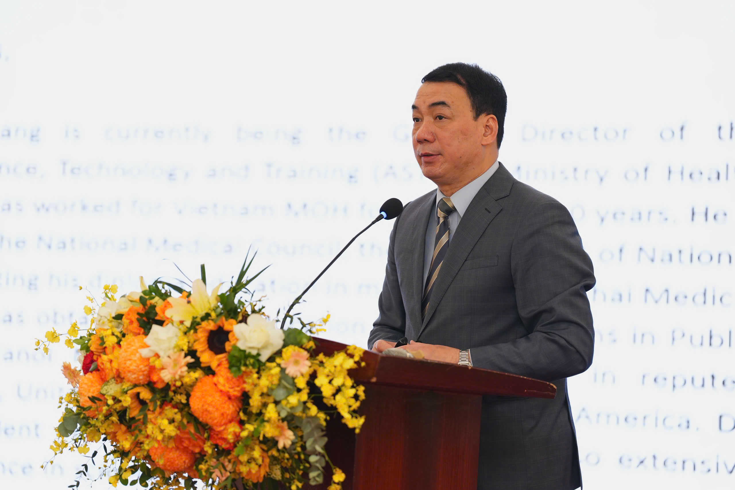 Nhiều trường y không đạt chuẩn đào tạo, bác sĩ nguy cơ không được hành nghề - Ảnh 1.