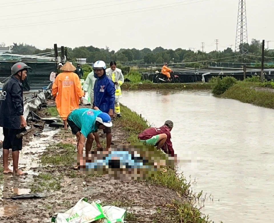 Cà Mau: 2 người bị sét đánh tử vong trong vuông tôm - Ảnh 1.