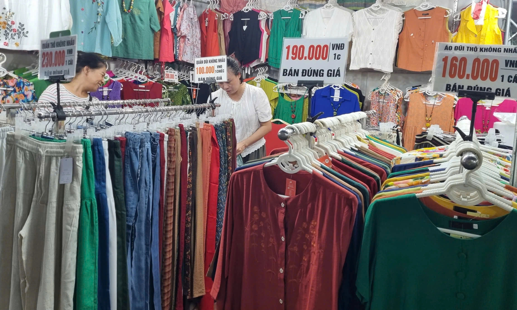 Doanh thu miễn thuế nên chia theo nhóm ngành chứ không chung mức 200 triệu - Ảnh 2. Doanh thu miễn thuế nên chia theo nhóm ngành chứ không chung mức 200 triệu - Ảnh 2.