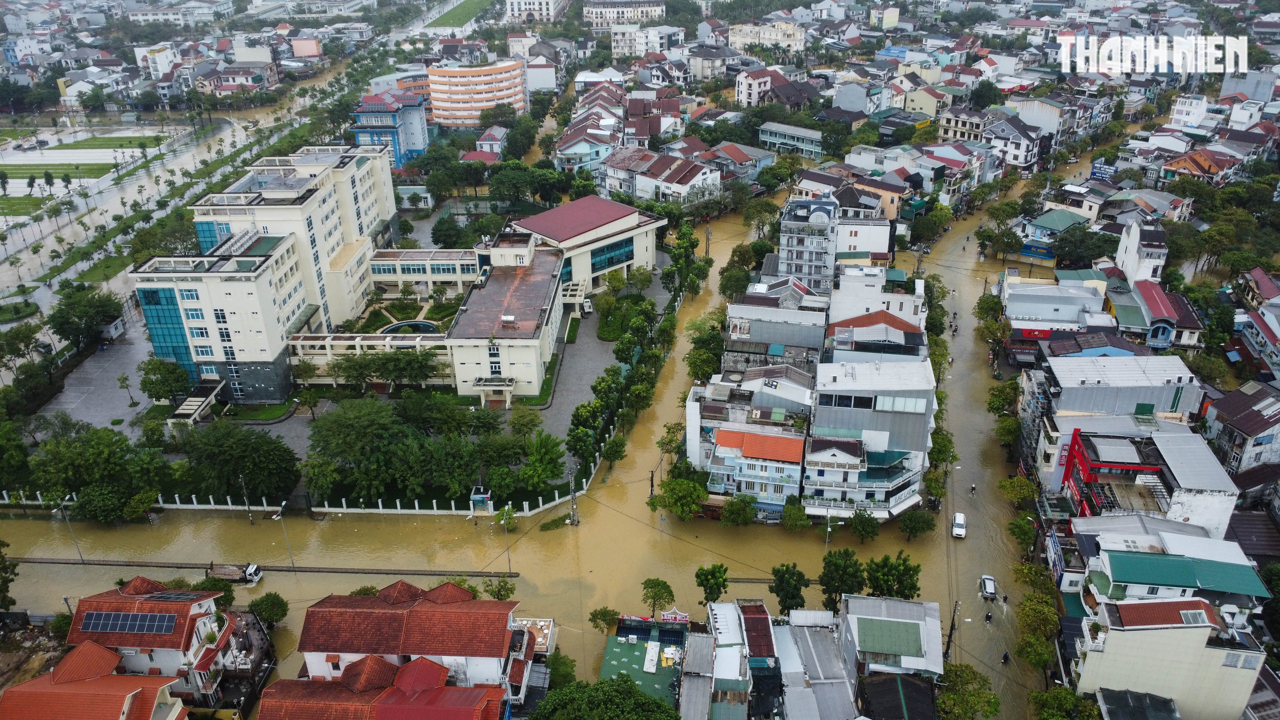 Huế lại ngập lụt: Nội đô Huế đối mặt trận lũ thứ 4 trong 20 ngày - Ảnh 1. Huế lại ngập lụt: Nội đô Huế đối mặt trận lũ thứ 4 trong 20 ngày - Ảnh 1.
