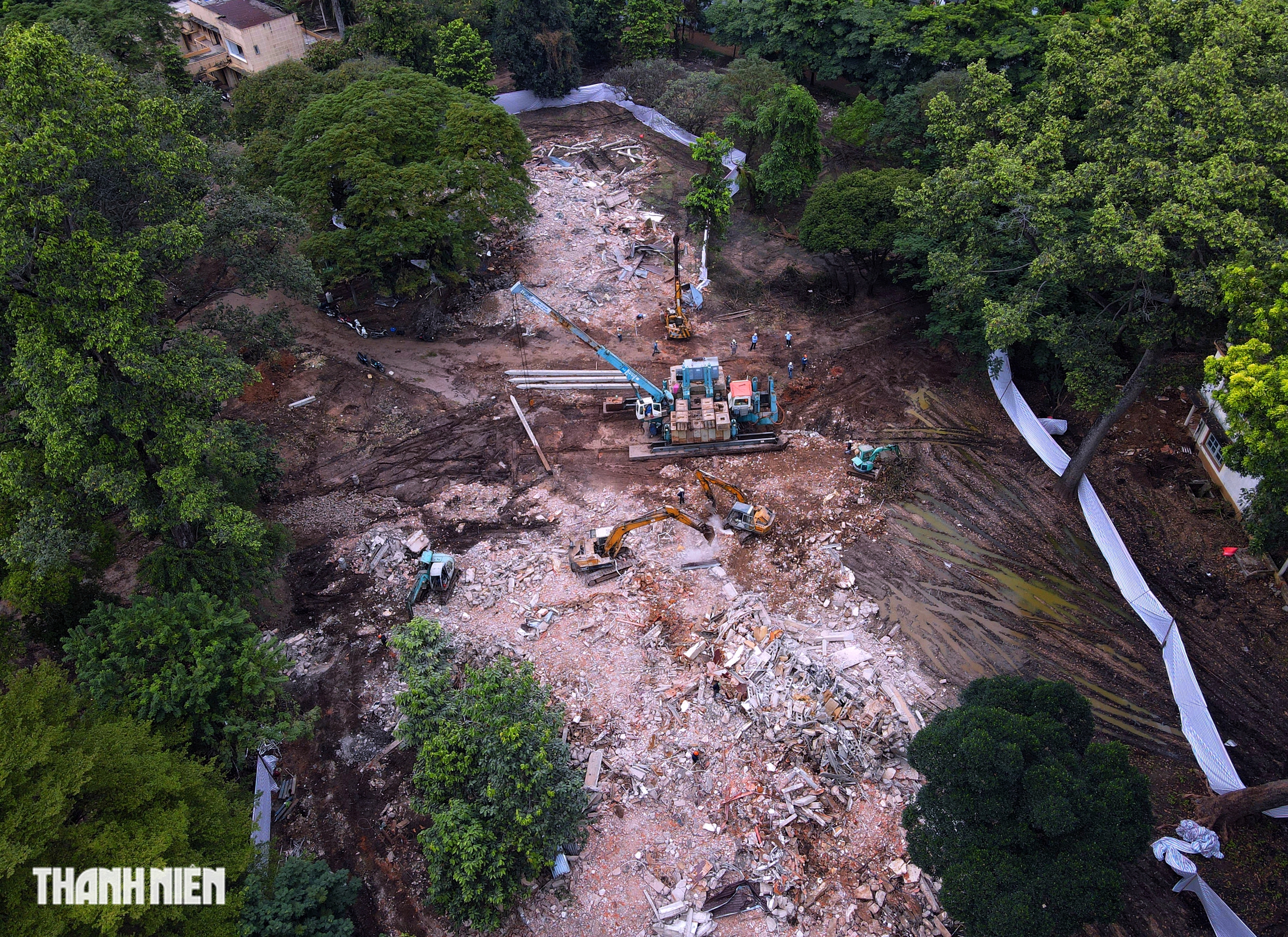 TP.HCM tháo dỡ 3 biệt thự trong khu đất số 1 Lý Thái Tổ - Ảnh 2.