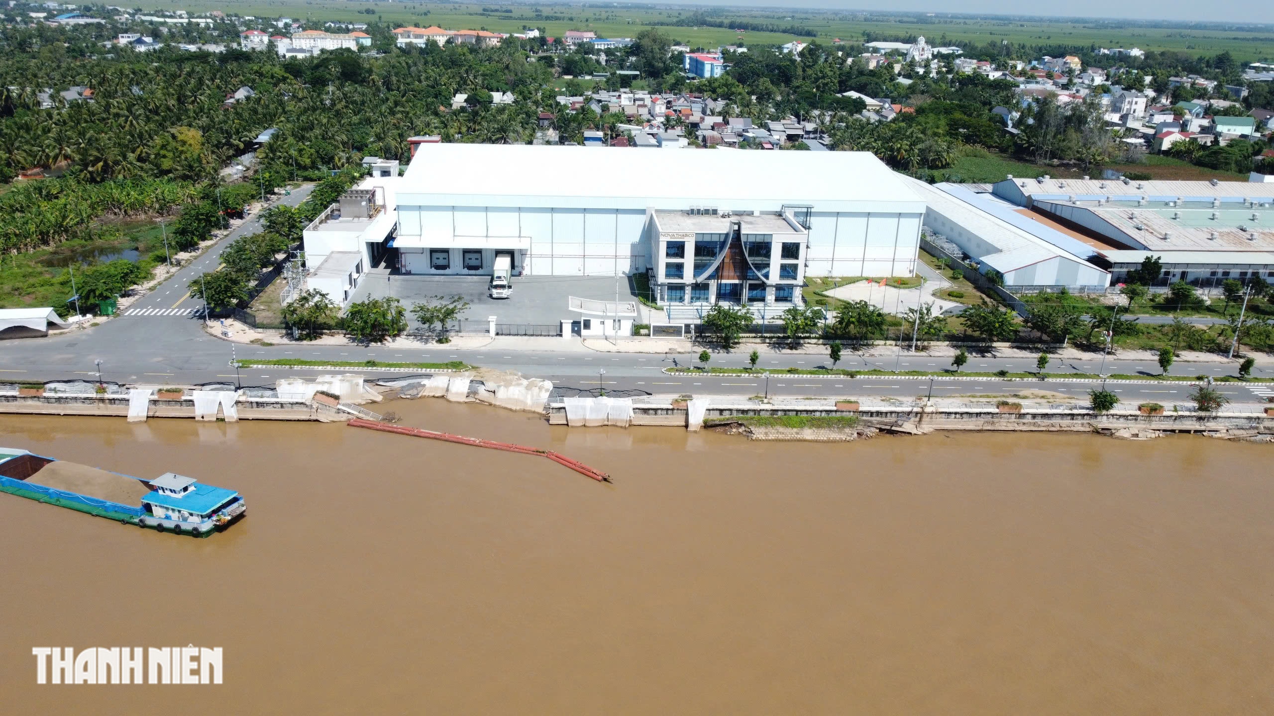 Sạt lở kè sông Tiền tại Đồng Tháp: Nguy cơ an toàn cho người dân - Ảnh 7. Sạt lở kè sông Tiền tại Đồng Tháp: Nguy cơ an toàn cho người dân - Ảnh 7.