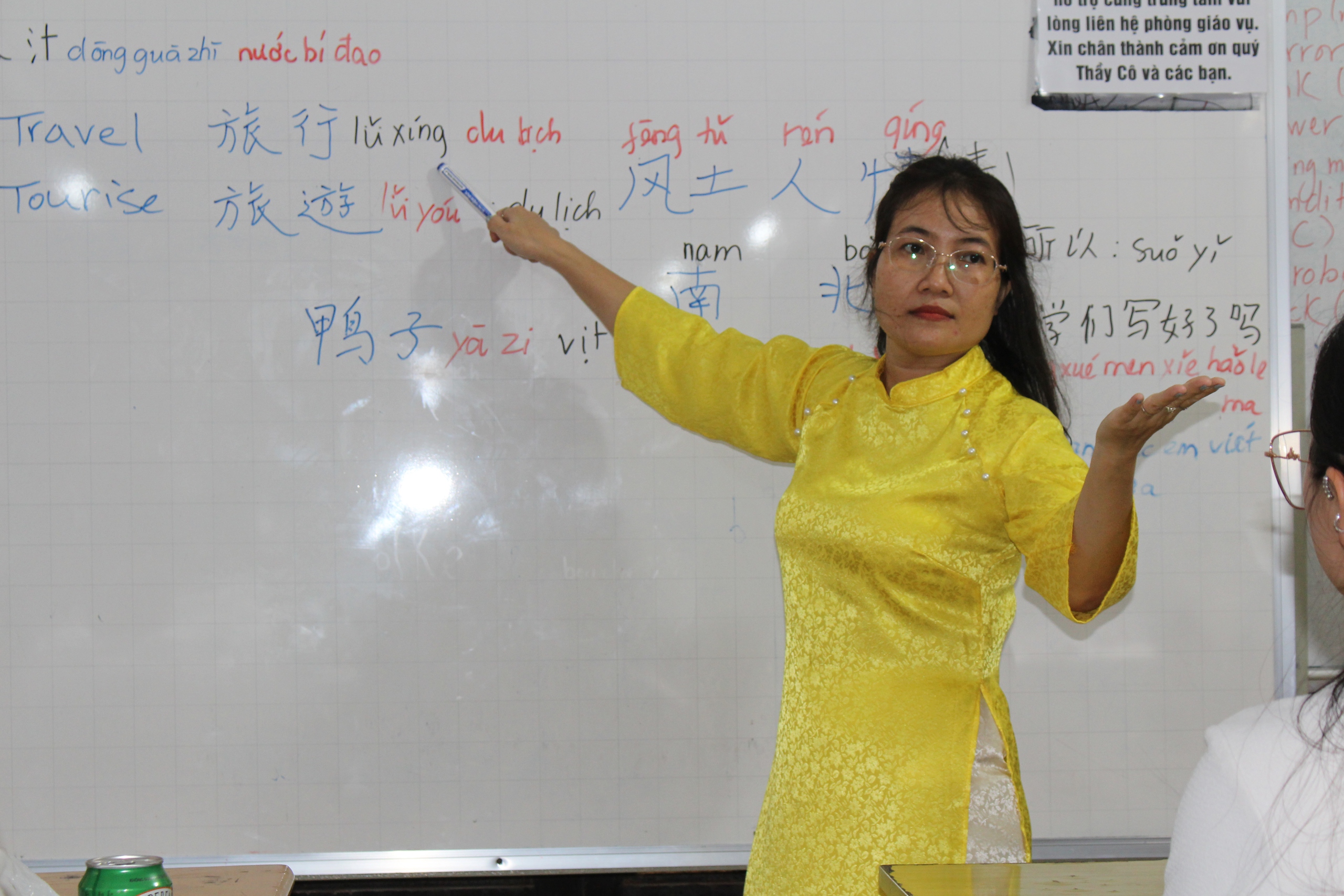 Những giáo viên không biên giới với lớp học 0 đồng - Ảnh 6. Những giáo viên không biên giới với lớp học 0 đồng - Ảnh 6.