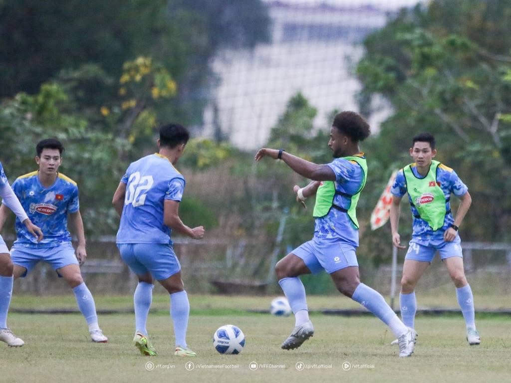 Bài toán cực khó của HLV Kim Sang-sik: Dùng Xuân Son trong bao lâu khi đấu Lào?
- Ảnh 1. Bài toán cực khó của HLV Kim Sang-sik: Dùng Xuân Son trong bao lâu khi đấu Lào?
- Ảnh 1.