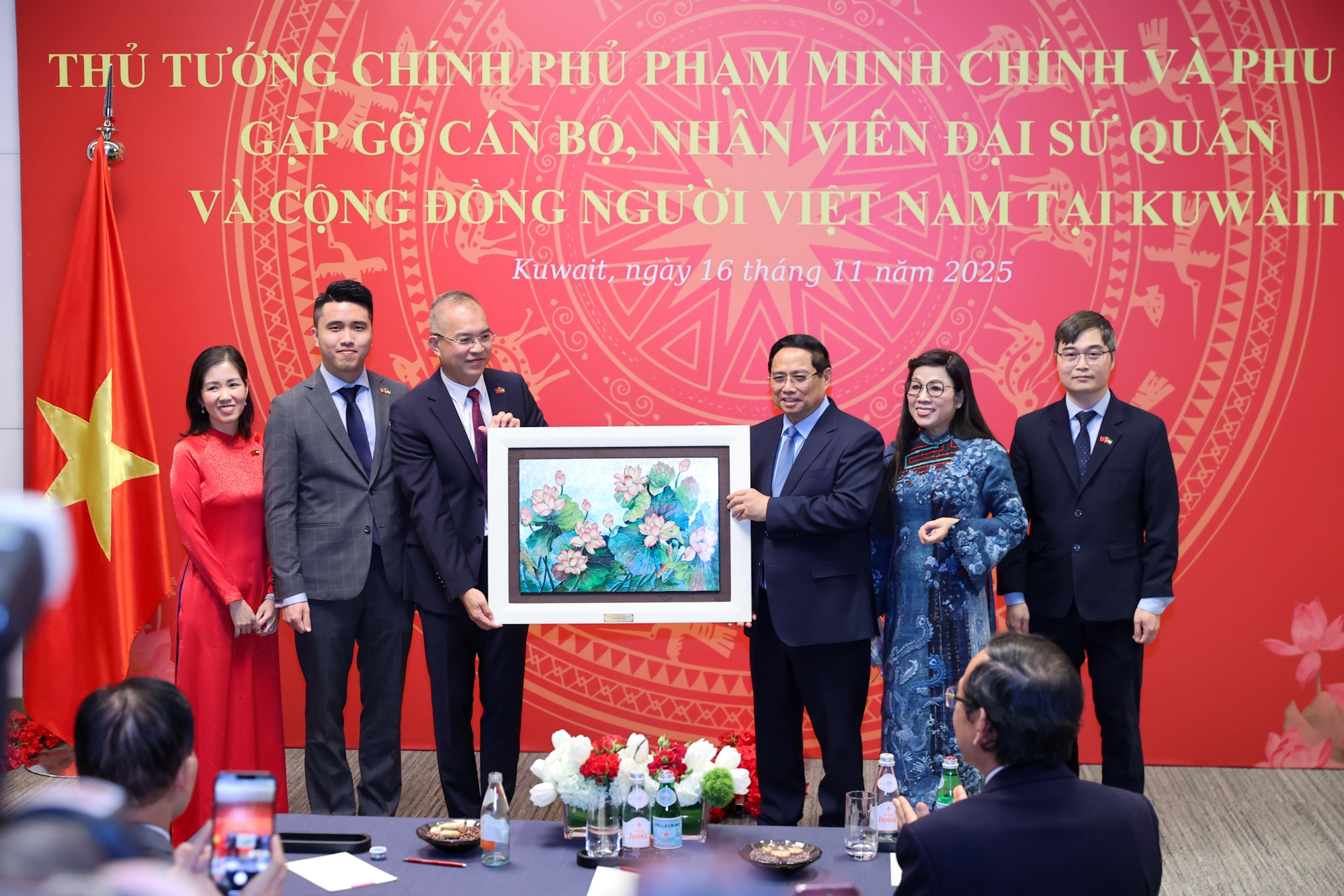 Thủ tướng Phạm Minh Chính: Thiết kế chính sách thuận lợi nhất cho kiều bào - Ảnh 1.