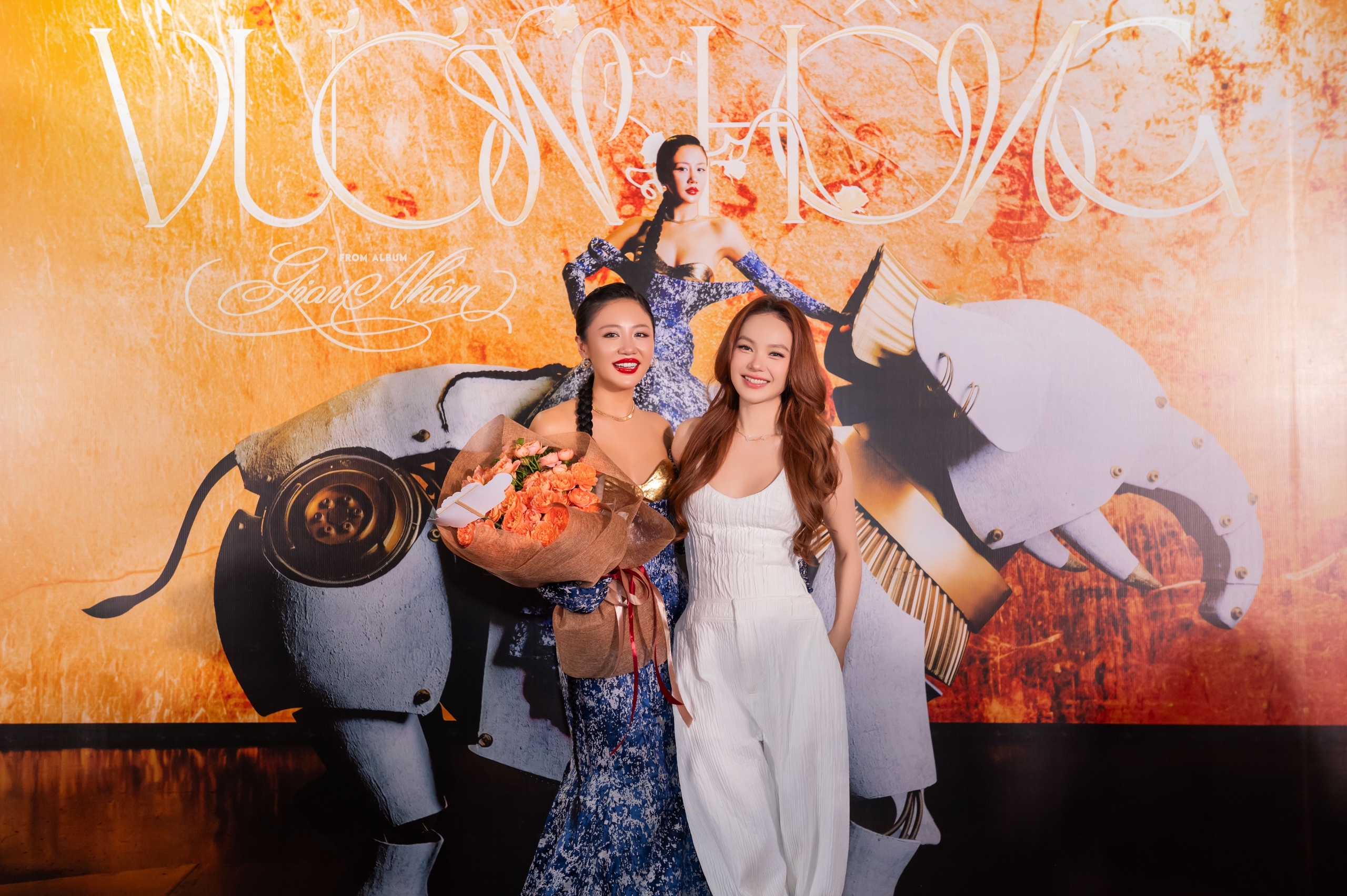 Uyển Ân mặc gợi cảm đến mừng Văn Mai Hương đón tin vui - Ảnh 3.