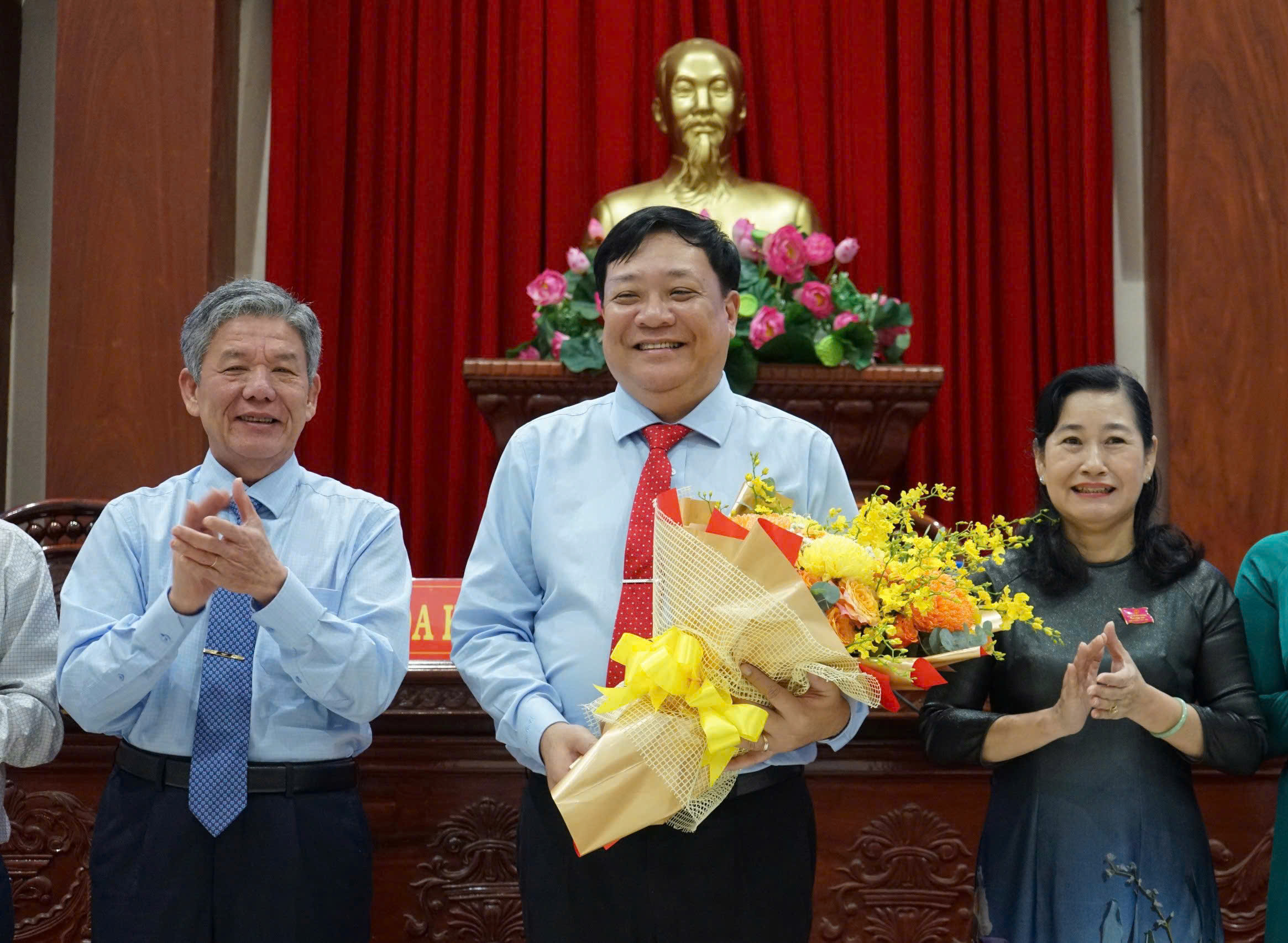 Ông Phạm Thành Ngại được bầu giữ chức Chủ tịch tỉnh Đồng Tháp - Ảnh 3.