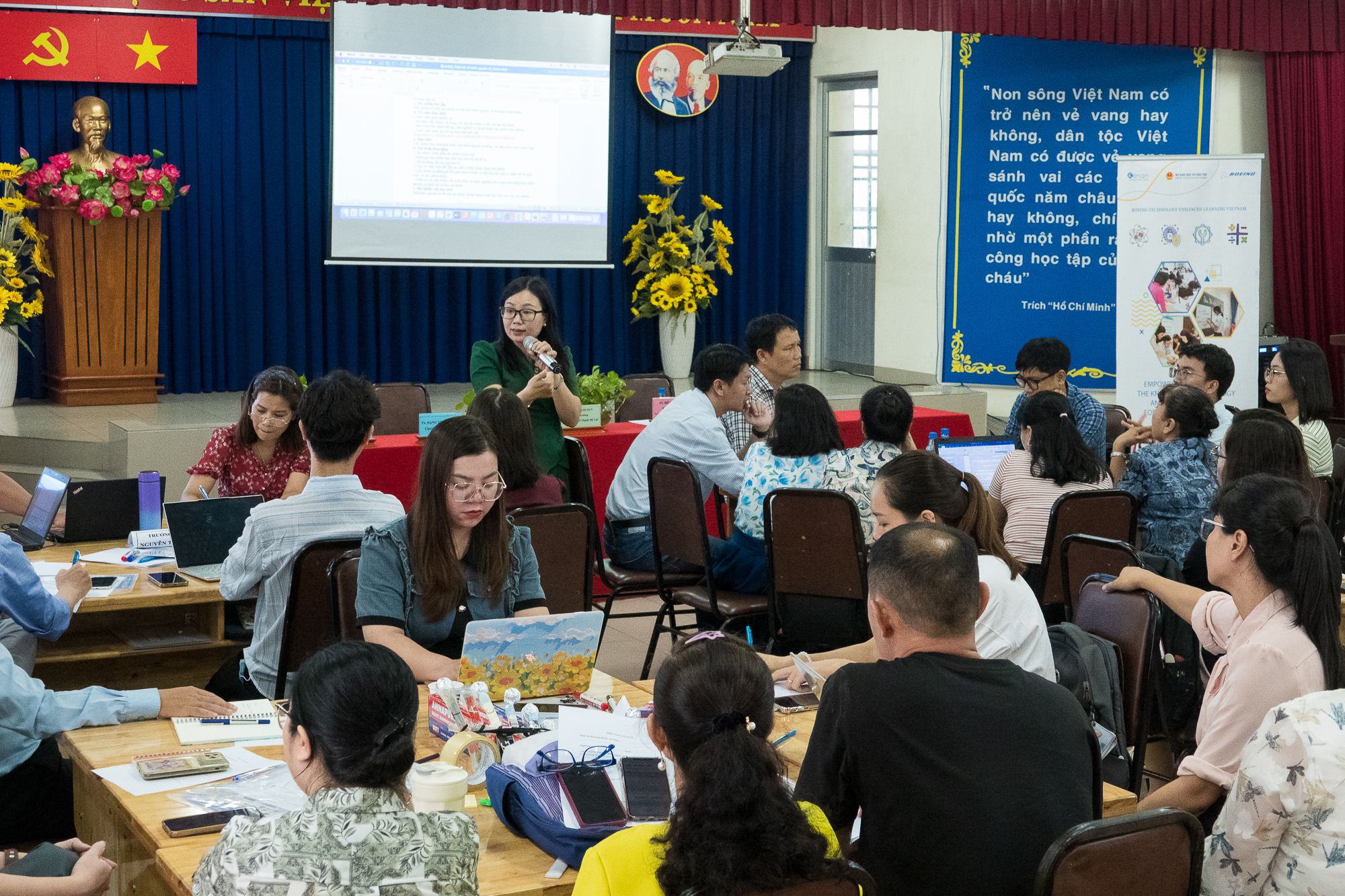 - Foto 1. - Ảnh 1.