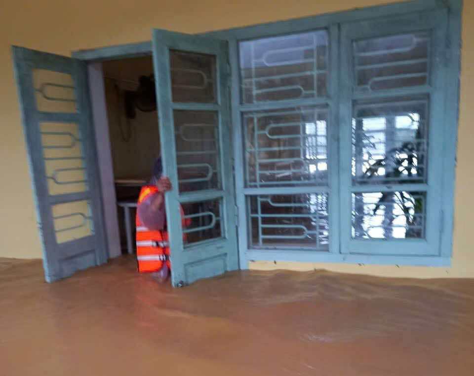 Quảng Trị mưa lớn, xã miền núi di dời hơn 200 hộ khỏi vùng ngập lụt- Ảnh 2.