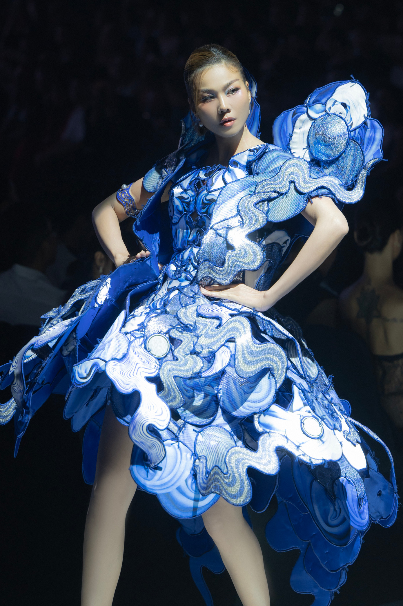 Siêu mẫu Thanh Hằng thay đổi theo thế nào sau khi lấy chồng nhạc trưởng? - Ảnh 3.