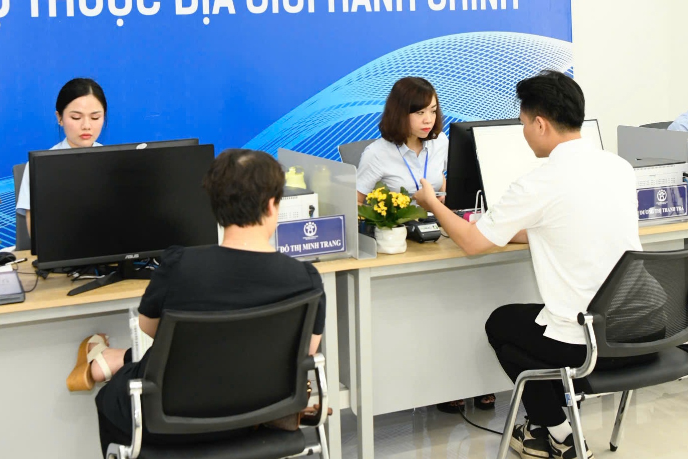 Hà Nội giải quyết thủ tục hành chính phi địa giới- Ảnh 1. Hà Nội giải quyết thủ tục hành chính phi địa giới- Ảnh 1.