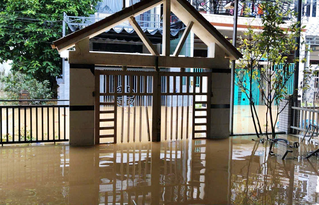 Mưa lớn cùng với thủy điện xả lũ, nhiều nơi ở Đà Nẵng ngập sâu trở lại- Ảnh 1. Mưa lớn cùng với thủy điện xả lũ, nhiều nơi ở Đà Nẵng ngập sâu trở lại- Ảnh 1.