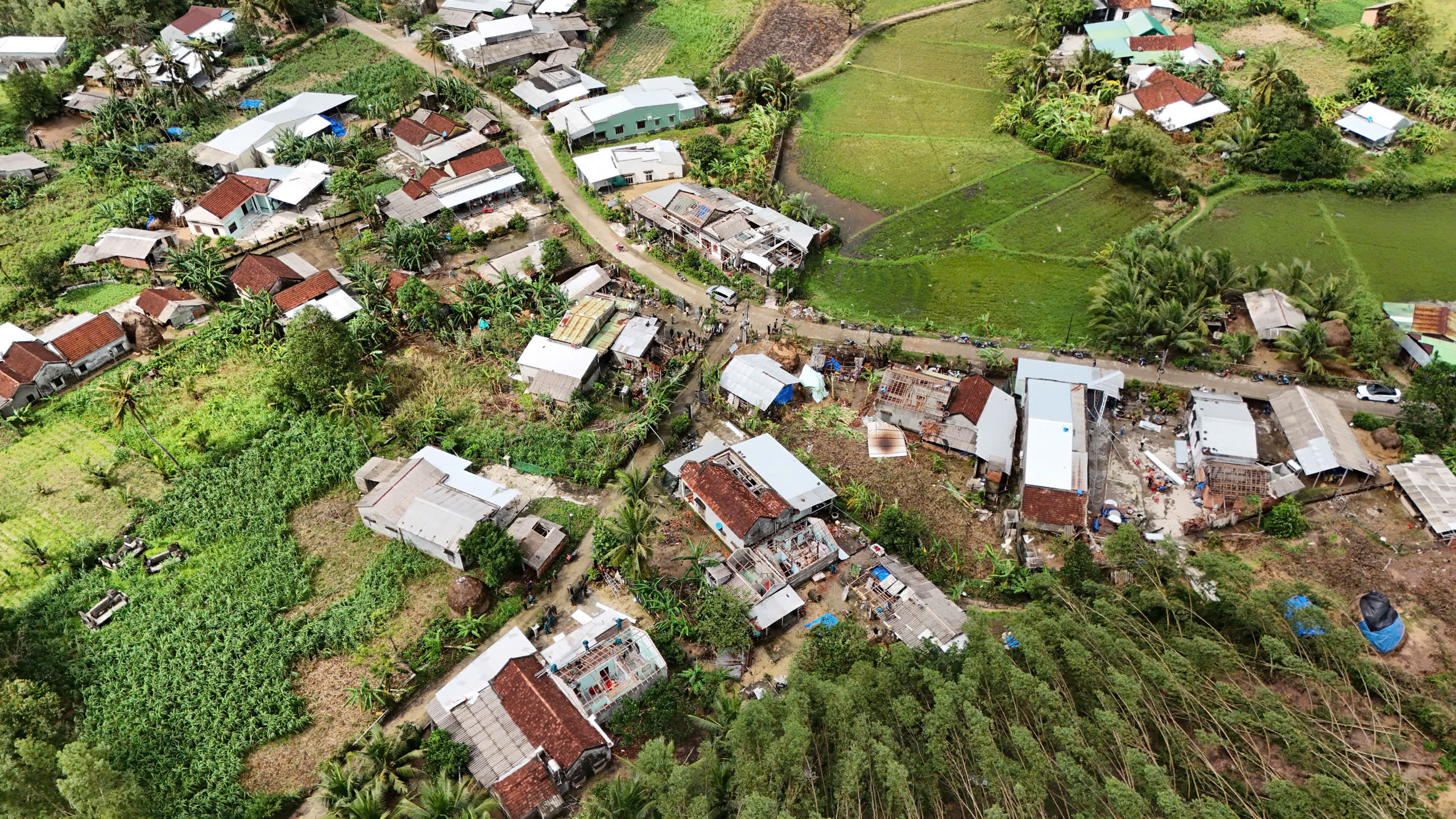 Lốc xoáy cuốn bay 25 căn nhà: ‘Gió rít từng hồi, âm thanh ầm ầm như bom nổ’- Ảnh 10. Lốc xoáy cuốn bay 25 căn nhà: ‘Gió rít từng hồi, âm thanh ầm ầm như bom nổ’- Ảnh 10.