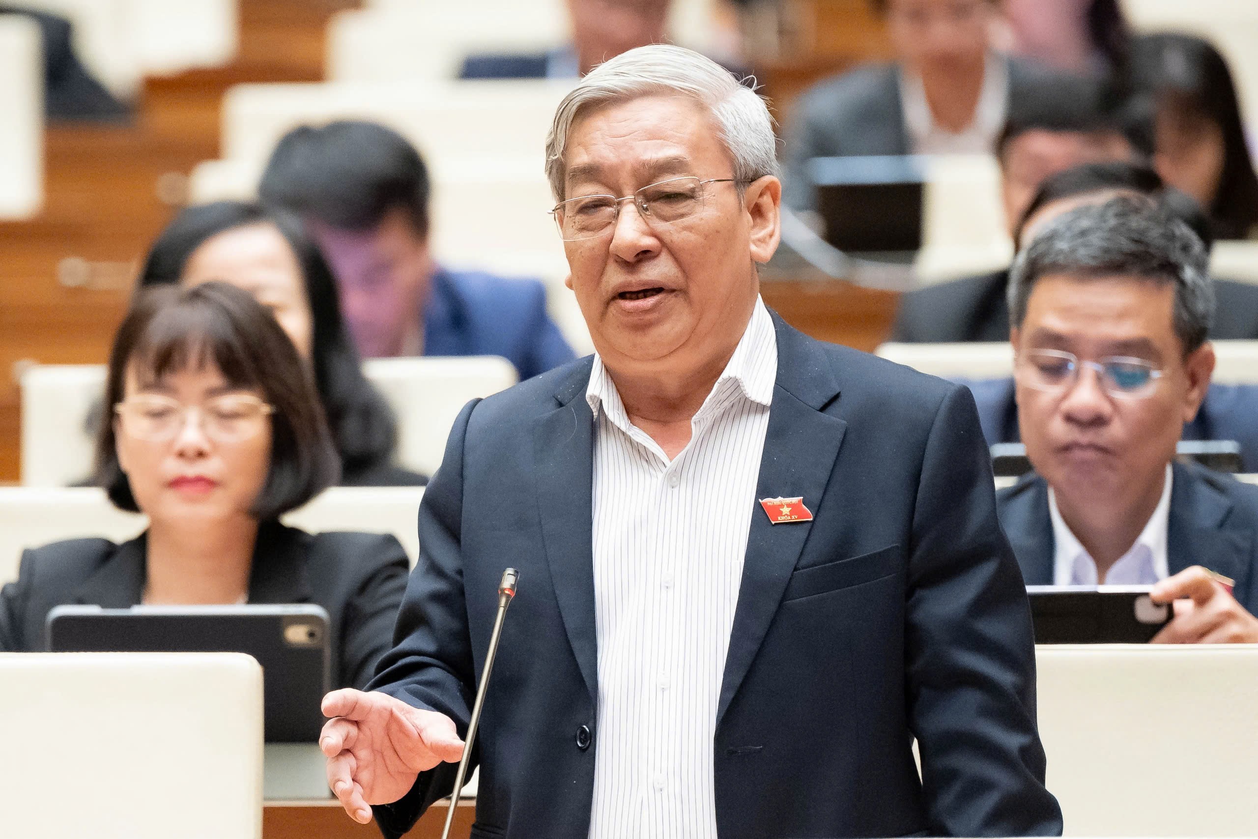 Người dân bị ép mua bảo hiểm qua ngân hàng, Bộ trưởng Tài chính nói gì?- Ảnh 1. Người dân bị ép mua bảo hiểm qua ngân hàng, Bộ trưởng Tài chính nói gì?- Ảnh 1.