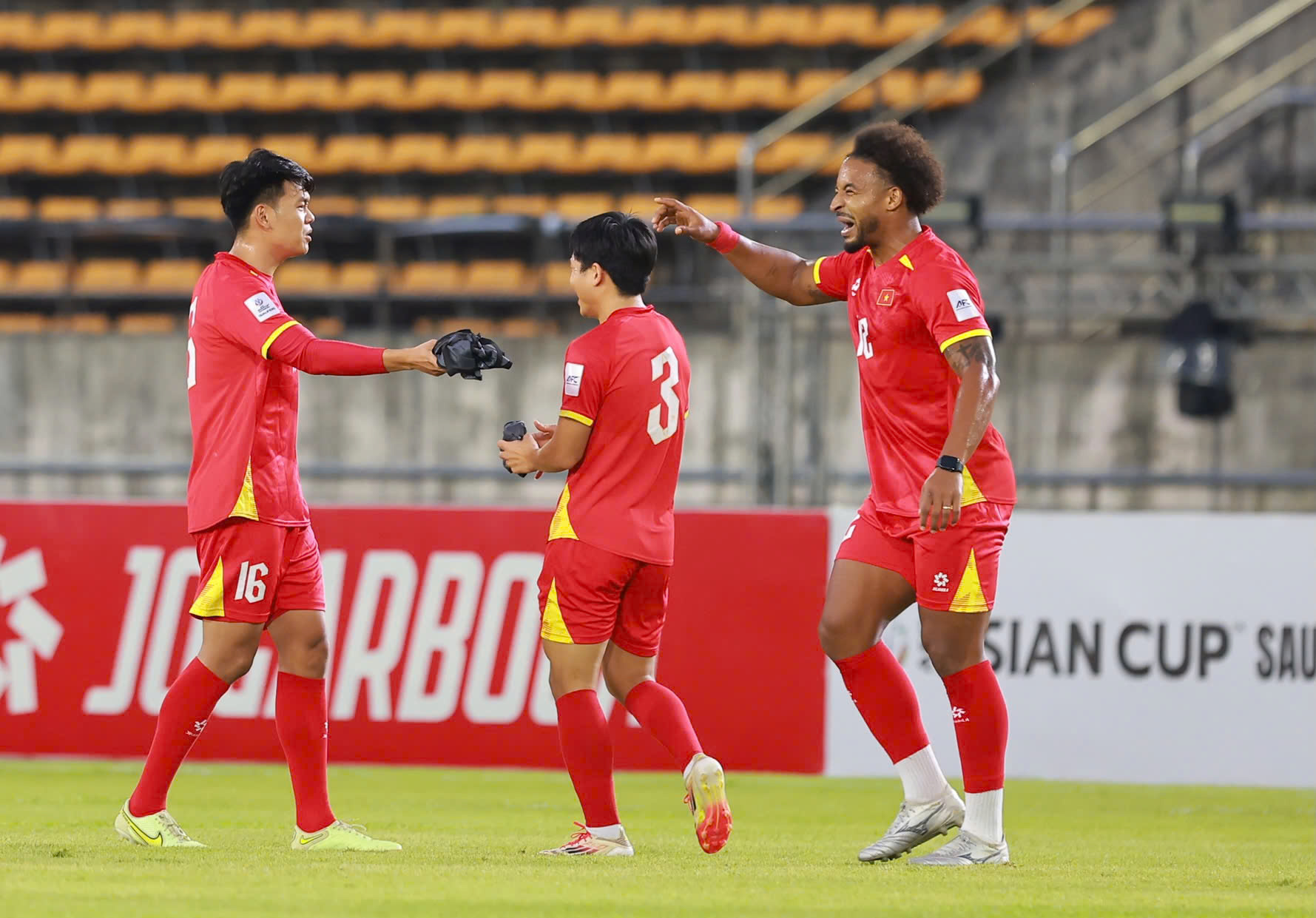 Lịch thi đấu hấp dẫn hôm nay: Mừng Xuân Son trở lại, đội tuyển Việt Nam quyết thắng đậm Lào- Ảnh 1. Lịch thi đấu hấp dẫn hôm nay: Mừng Xuân Son trở lại, đội tuyển Việt Nam quyết thắng đậm Lào- Ảnh 1.