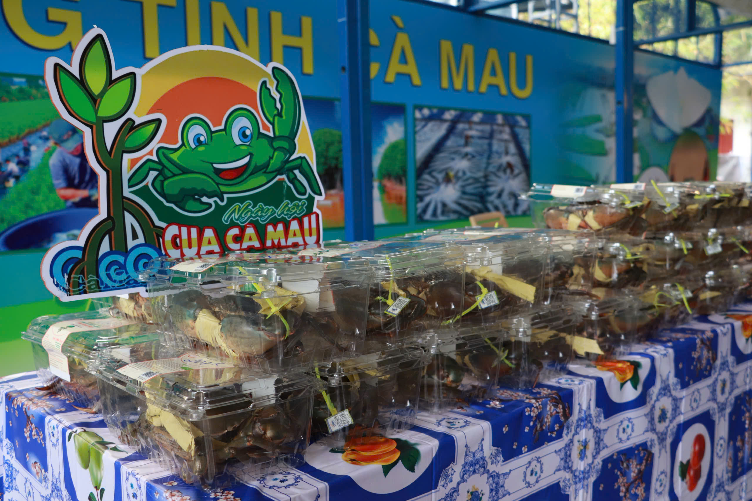 Hôm nay ngày đầu lễ hội ẩm thực cua Cà Mau ở TP.HCM: Thực khách hào hứng- Ảnh 8. Hôm nay ngày đầu lễ hội ẩm thực cua Cà Mau ở TP.HCM: Thực khách hào hứng- Ảnh 8.