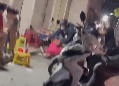 TP.HCM: Bắt 4 người đánh nhau do mâu thuẫn mua hột vịt lộn - Ảnh 1.