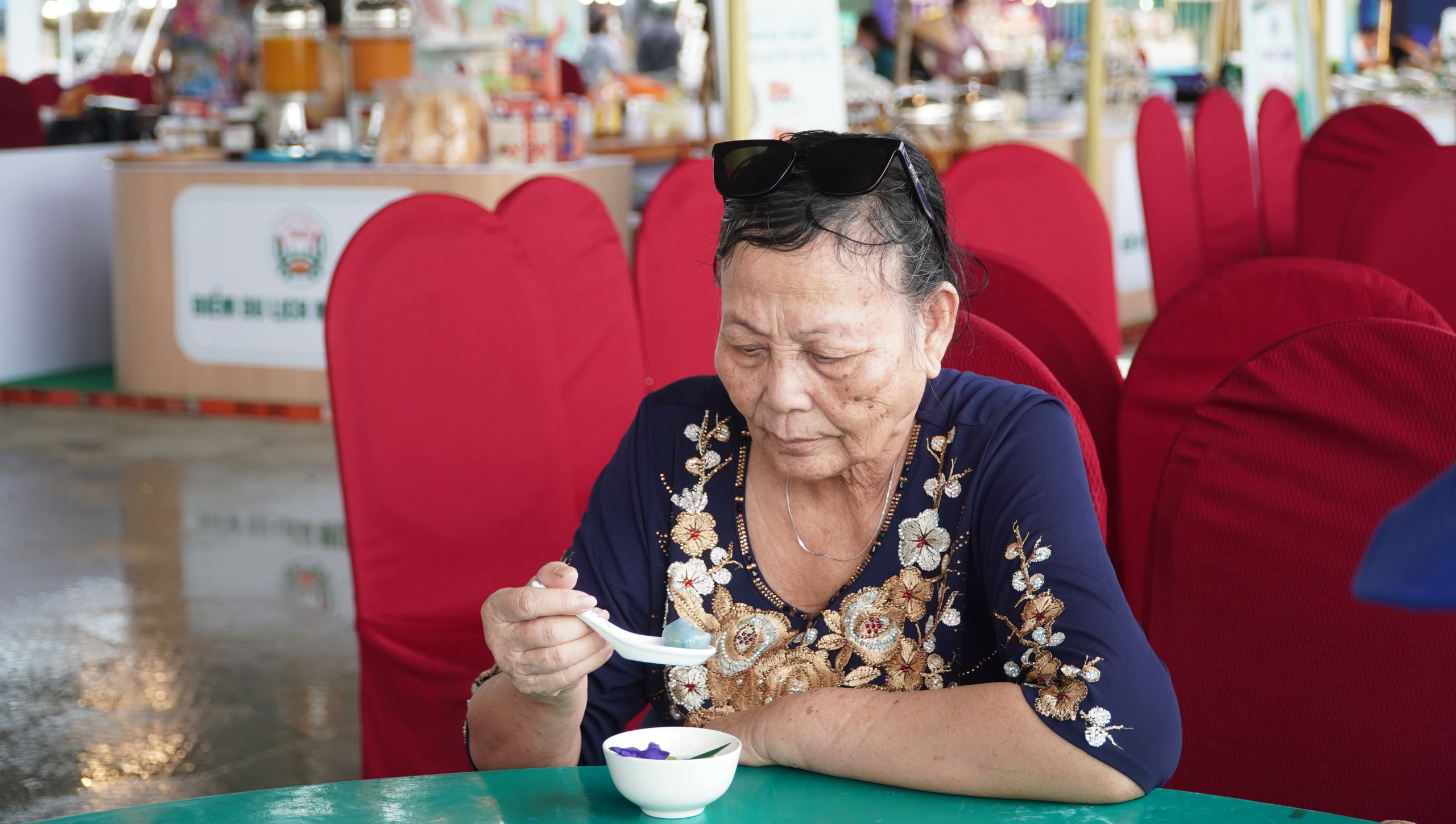 Ngỡ ngàng chè cua Cà Mau: Món 'nghe sợ' nhưng ăn vào… mê luôn- Ảnh 5.