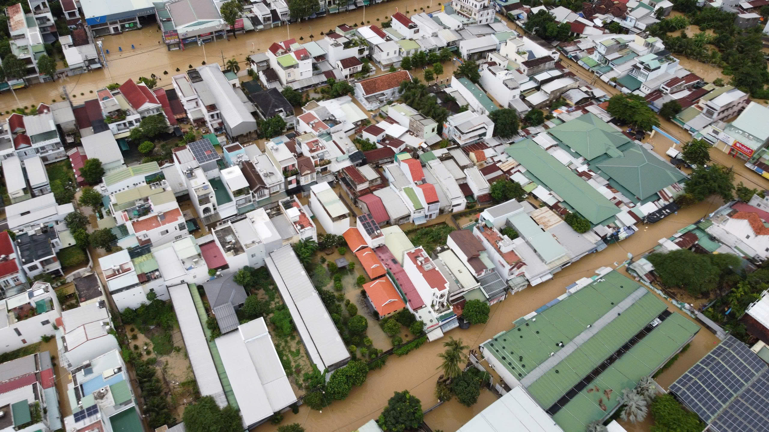 Cấp thiết giải quyết ngập lụt: Vì sao phố biển Nha Trang cứ mưa là ngập? - Ảnh 3.
