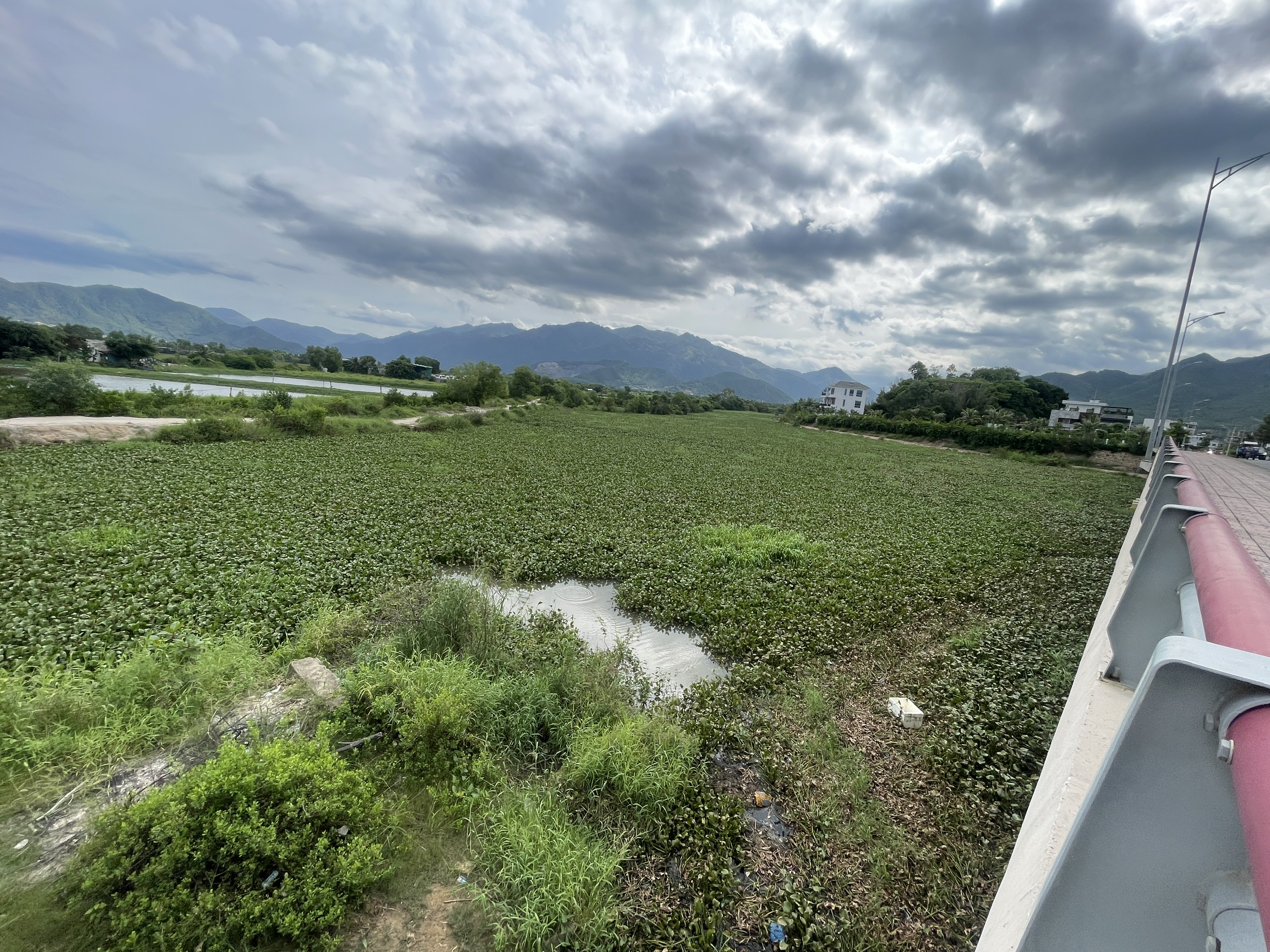 Cấp thiết giải quyết ngập lụt: Vì sao phố biển Nha Trang cứ mưa là ngập? - Ảnh 4.