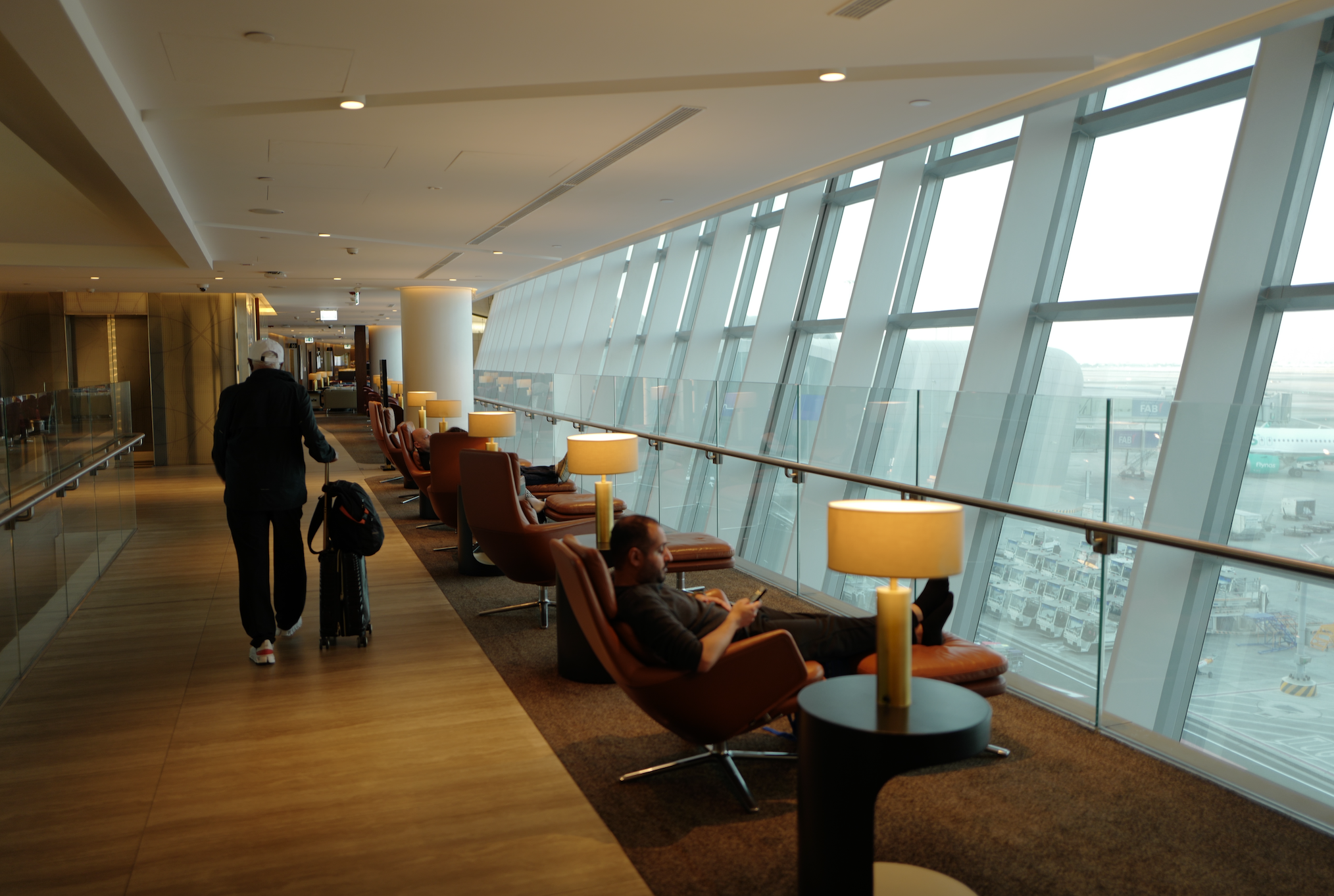 Sân bay quốc tế Zayed của UAE mở đường bay thẳng đến Hà Nội đẹp như mơ - Ảnh 5. Sân bay quốc tế Zayed của UAE mở đường bay thẳng đến Hà Nội đẹp như mơ - Ảnh 5.