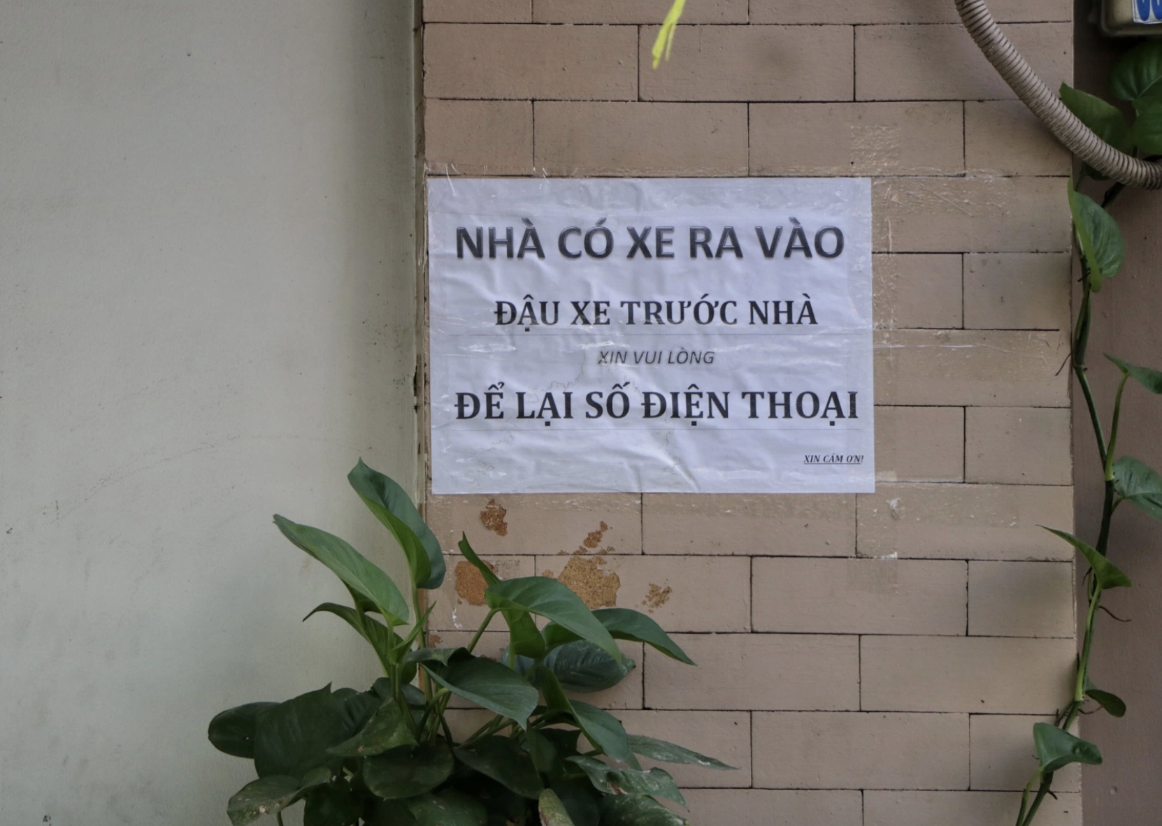 Chuyện đậu xe trước nhà và lời nhắc nhở dễ thương ở TP.HCM - Ảnh 4.