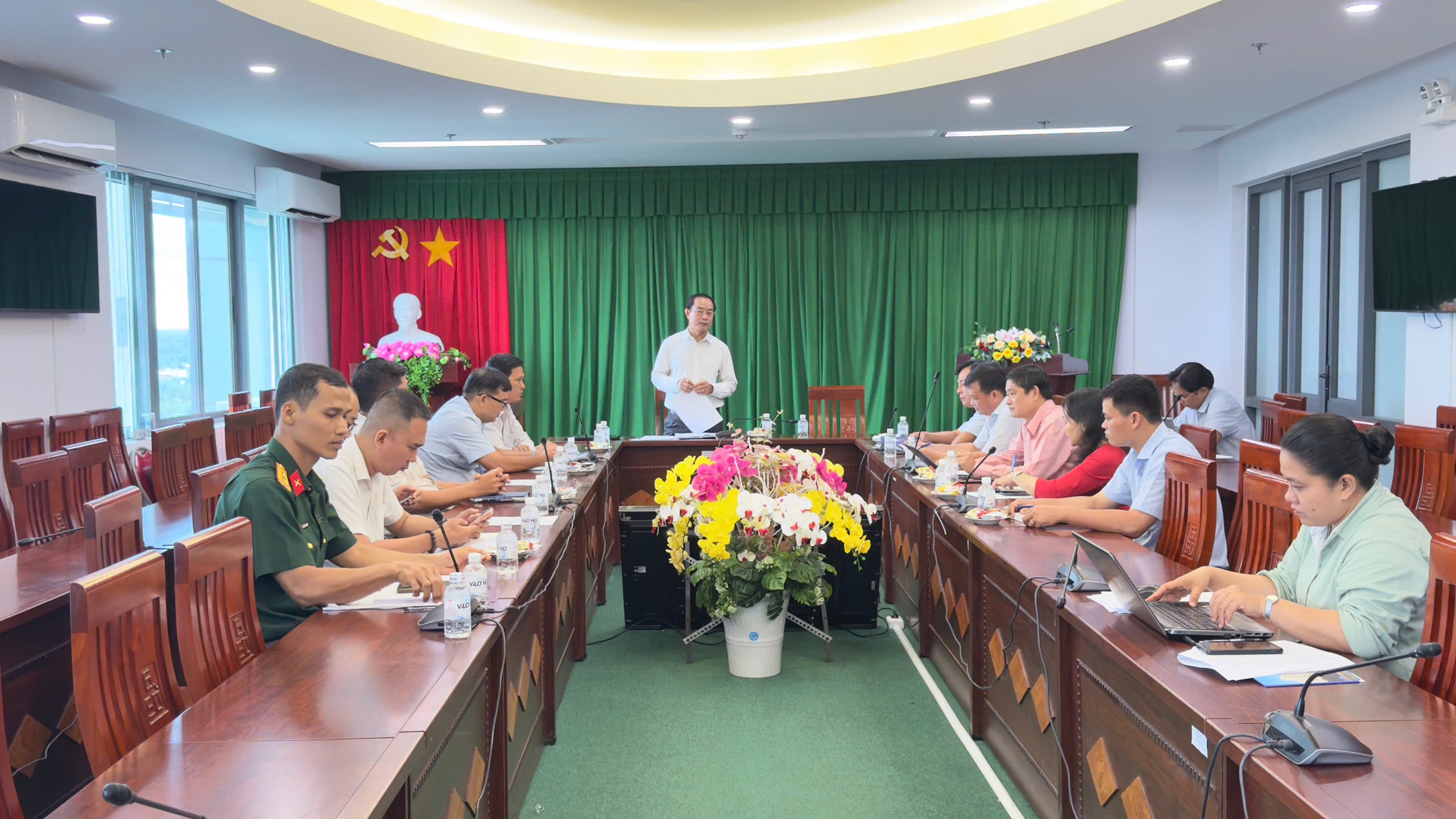 Vĩnh Long triển khai hạ tầng số, sản phẩm số đến từng người dân- Ảnh 1. Vĩnh Long triển khai hạ tầng số, sản phẩm số đến từng người dân- Ảnh 1.