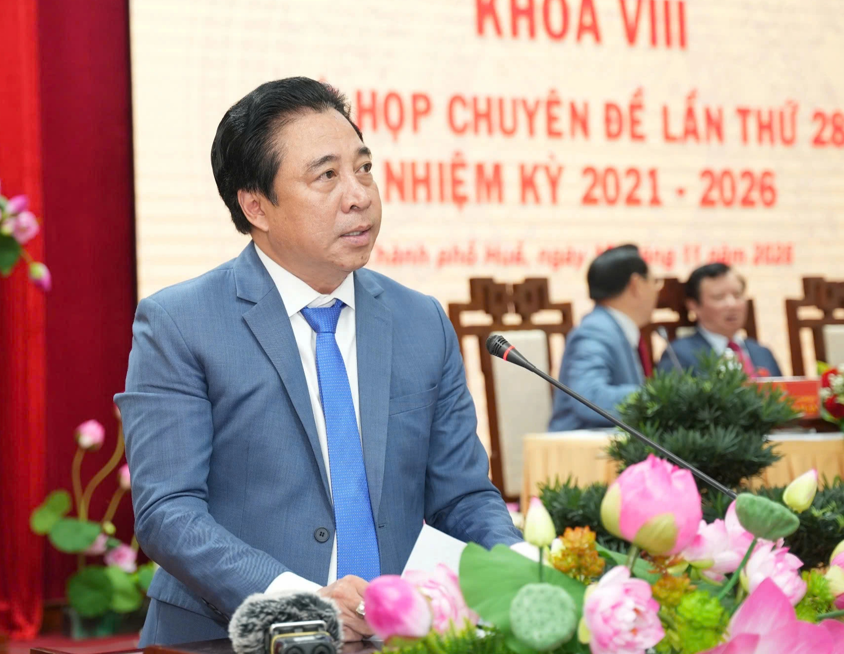 Ông Nguyễn Khắc Toàn được bầu giữ chức Chủ tịch UBND TP.Huế - Ảnh 2.