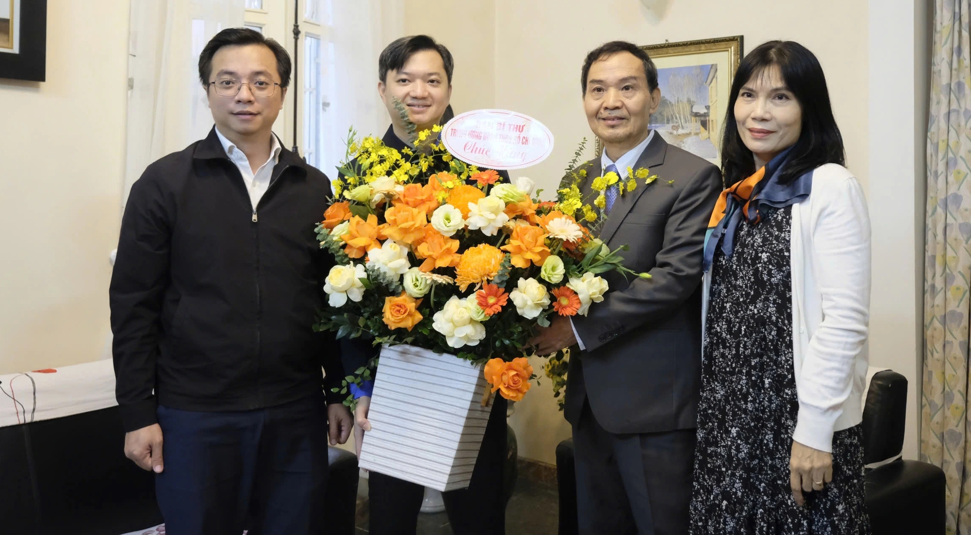 Anh Nguyễn Minh Triết thăm, chúc mừng các nhà giáo nhân dịp 20.11 - Ảnh 1.