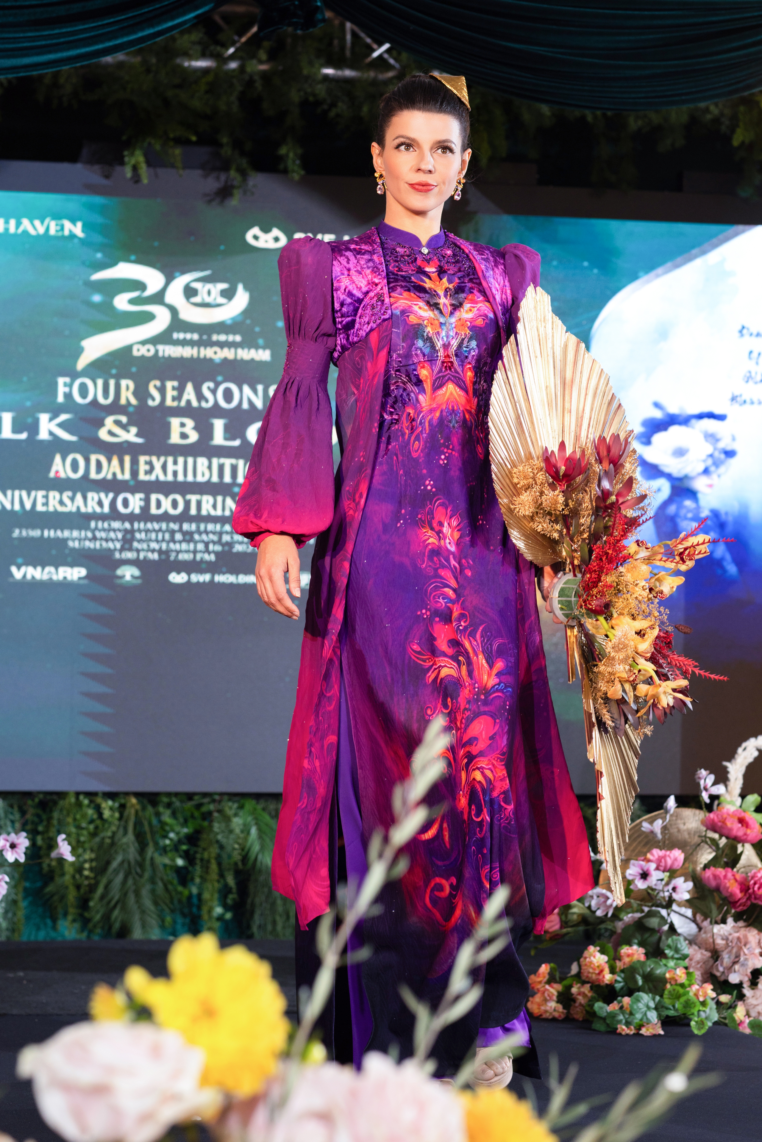 Khẳng định vẻ đẹp Việt trên sân khấu quốc tế qua chiếc áo dài- Ảnh 2. Khẳng định vẻ đẹp Việt trên sân khấu quốc tế qua chiếc áo dài- Ảnh 2.
